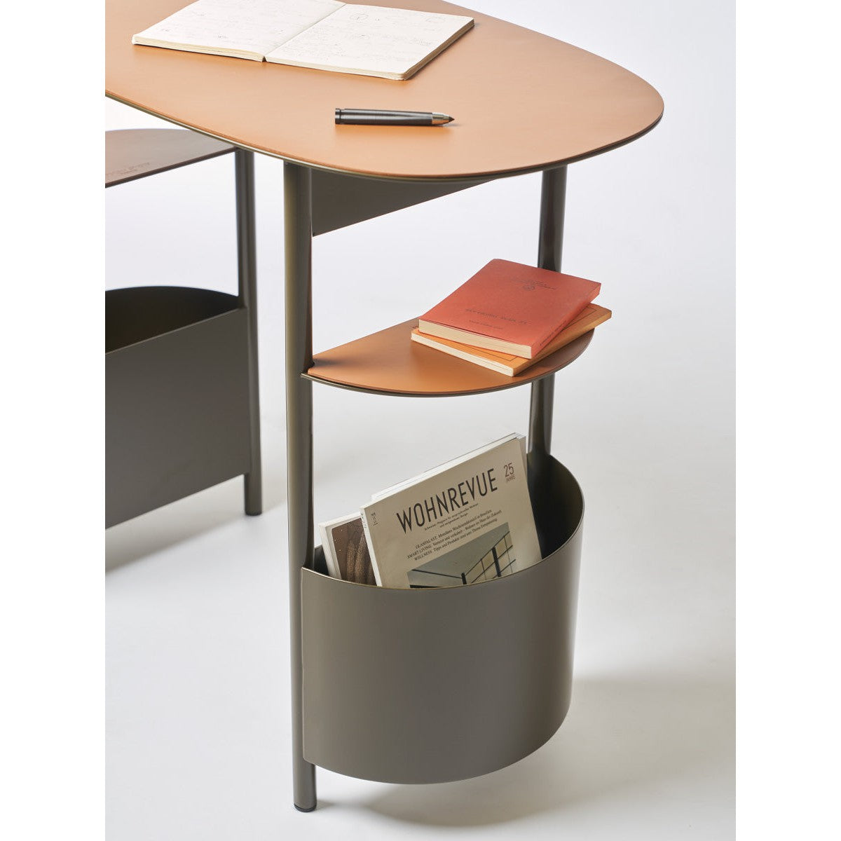 Vanilla Desk-Opinion Ciatti-moderndesign.io