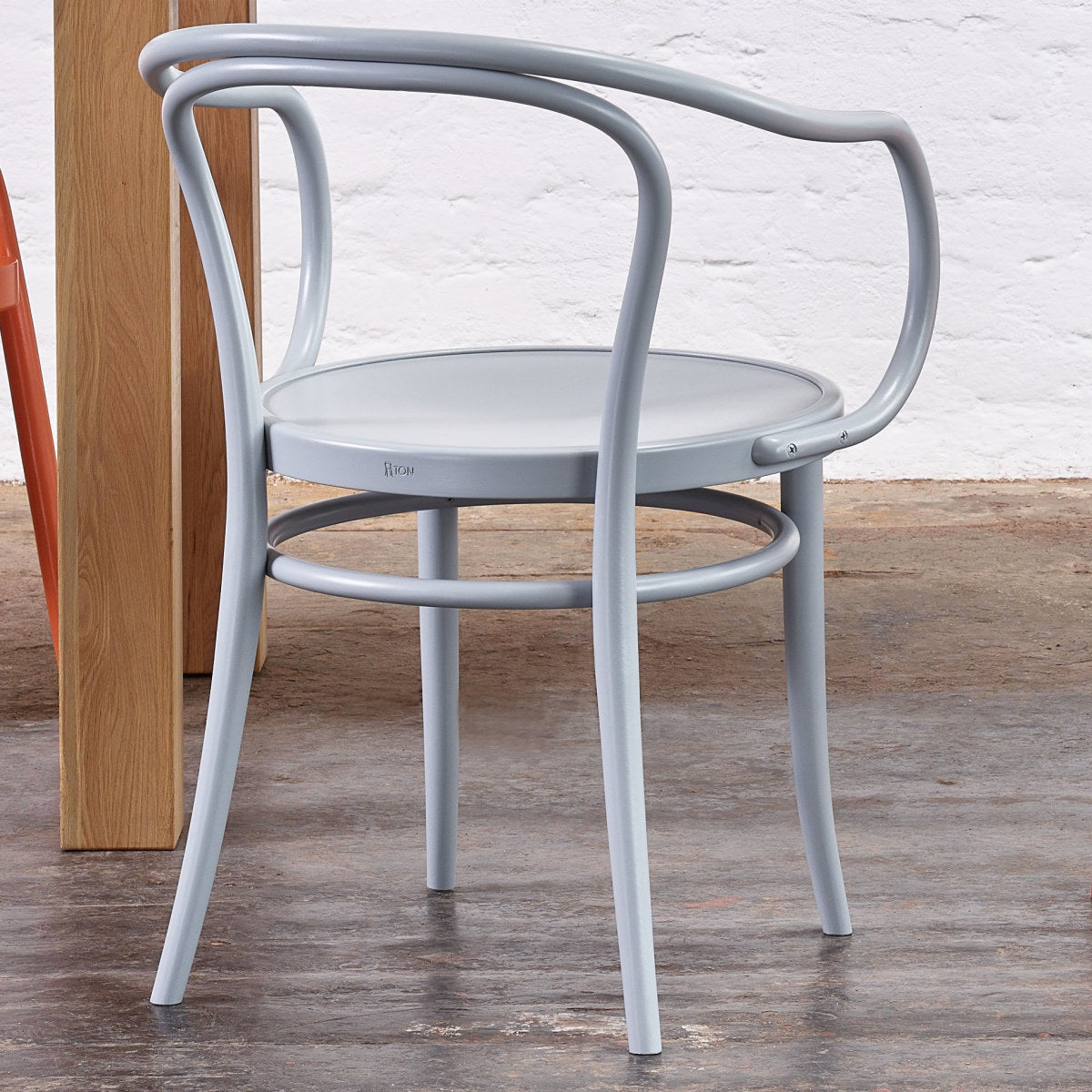 30 Dining Chair (with arms)-Ton-moderndesign.io