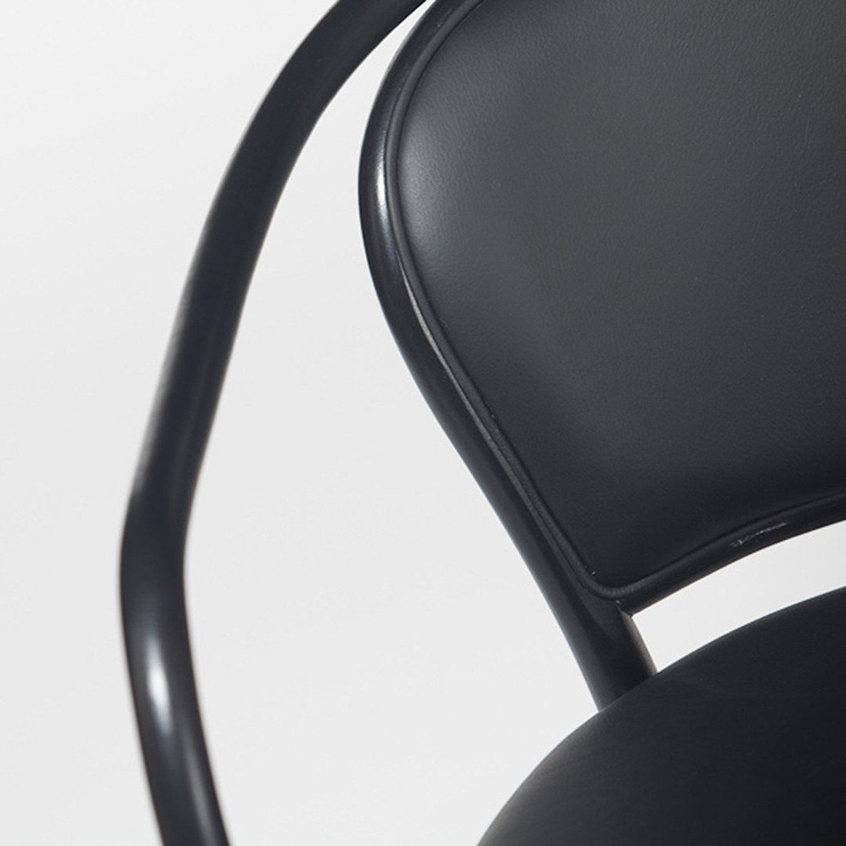 33 Dining Chair (with arms)-Ton-moderndesign.io