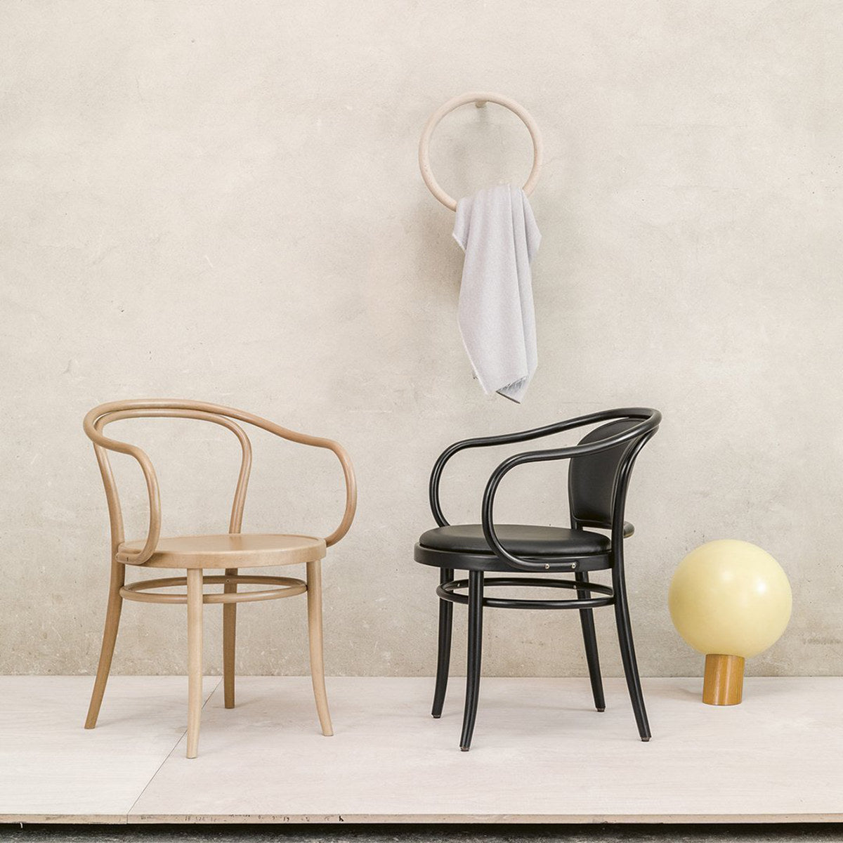 33 Dining Chair (with arms)-Ton-moderndesign.io