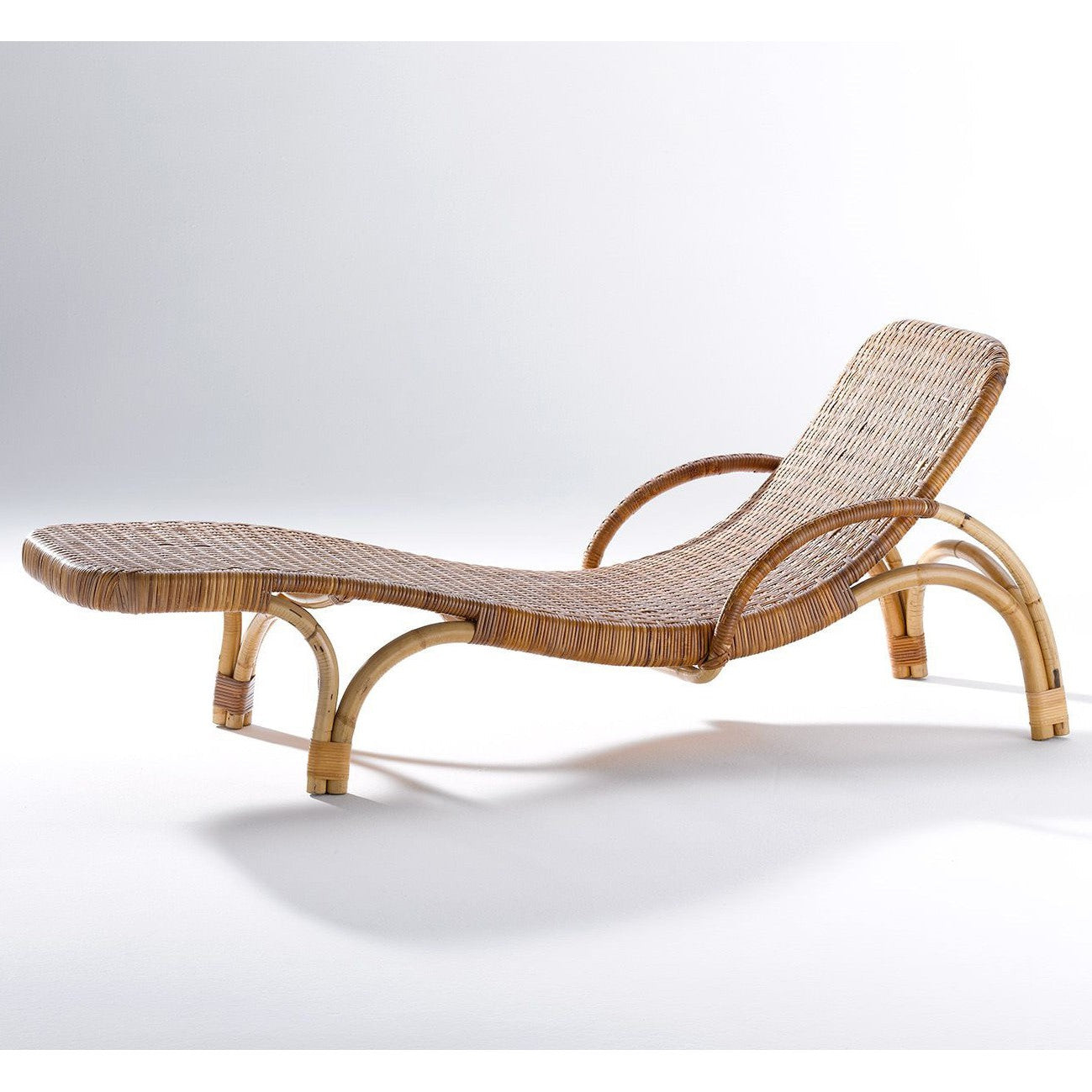 444 Indoor Lounger-Bonacina 1889-moderndesign.io