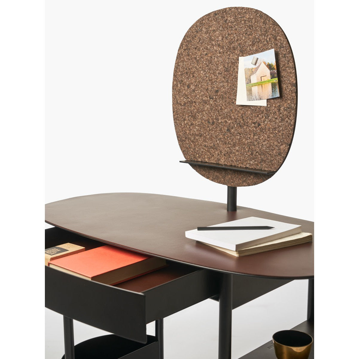 Vanilla Desk-Opinion Ciatti-moderndesign.io