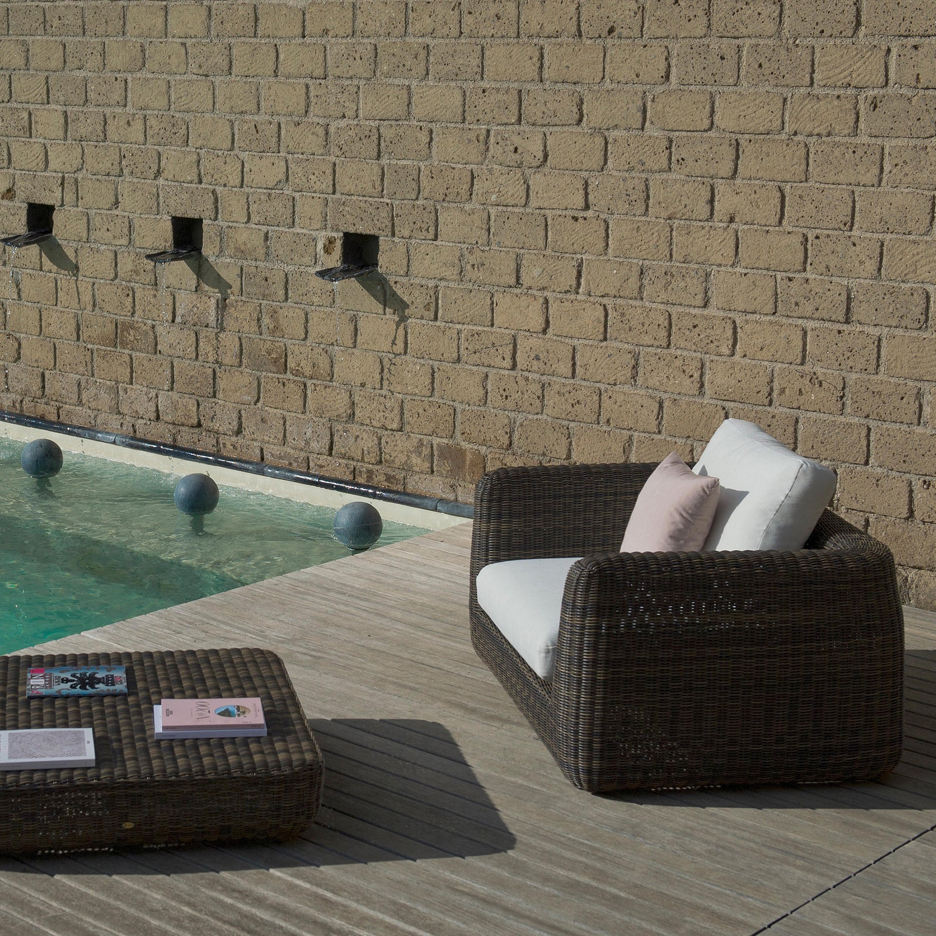 Agora Armchair-Unopiu-moderndesign.io