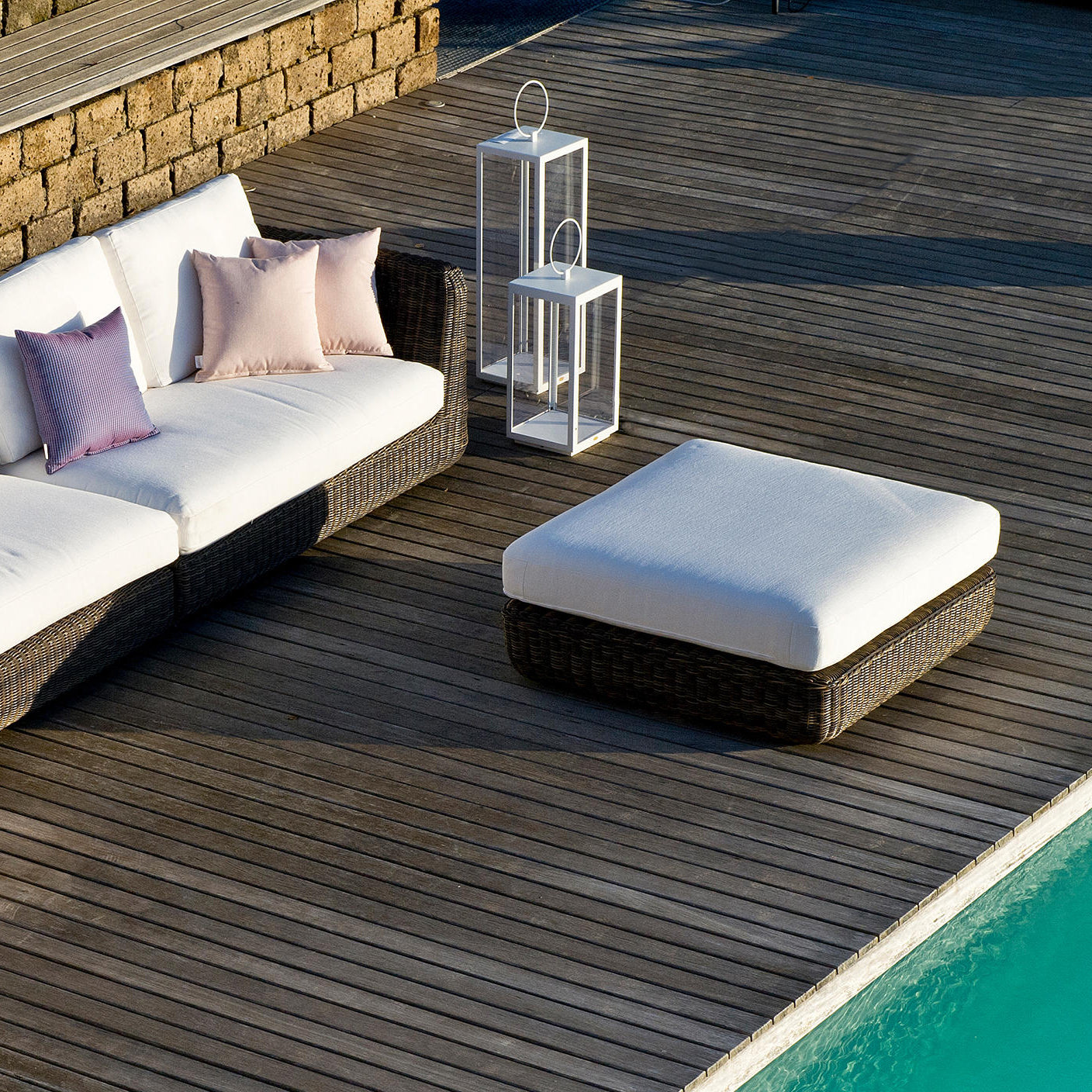 Agora Hard Ottoman-Unopiu-moderndesign.io