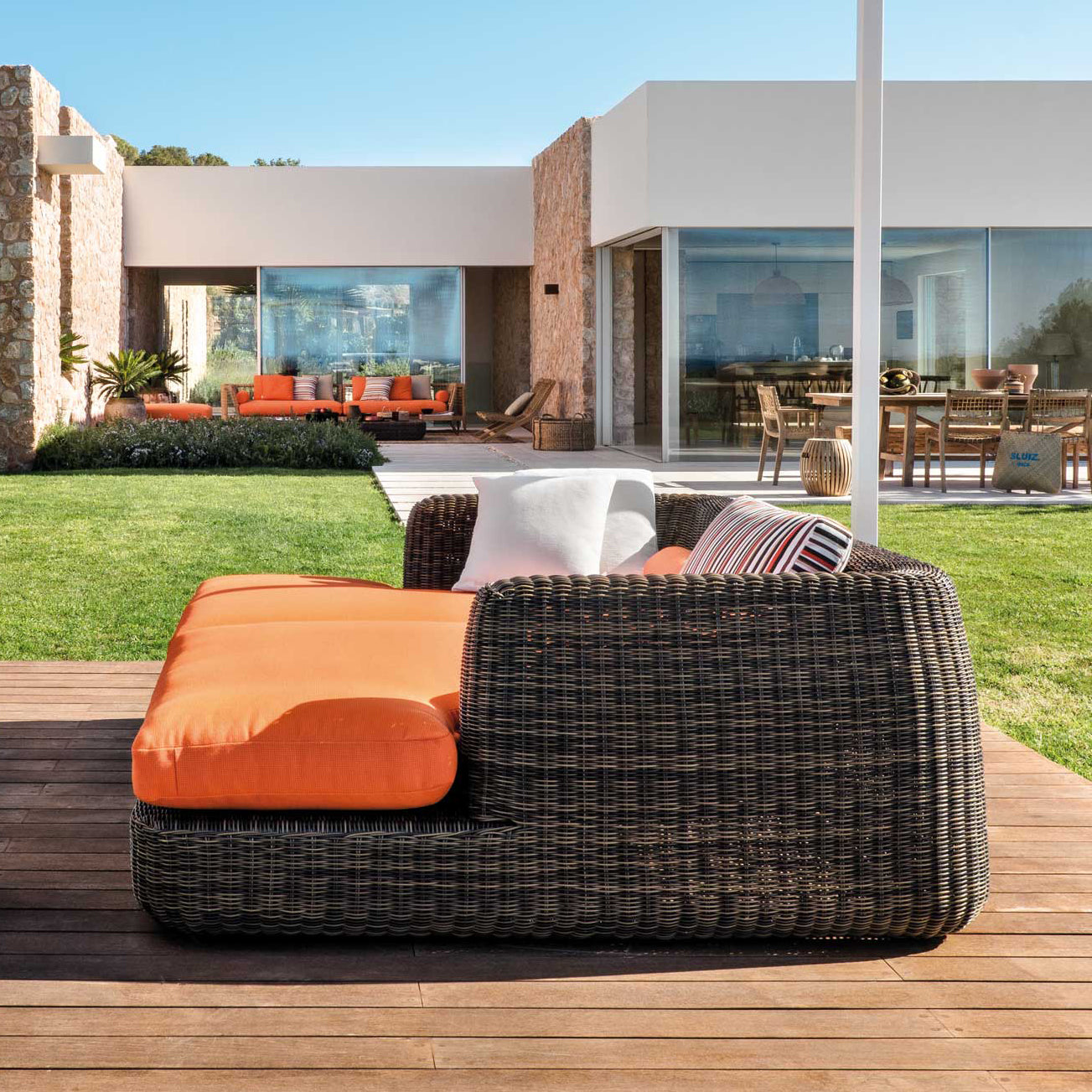 Agora Sectional Sofa-Unopiu-moderndesign.io