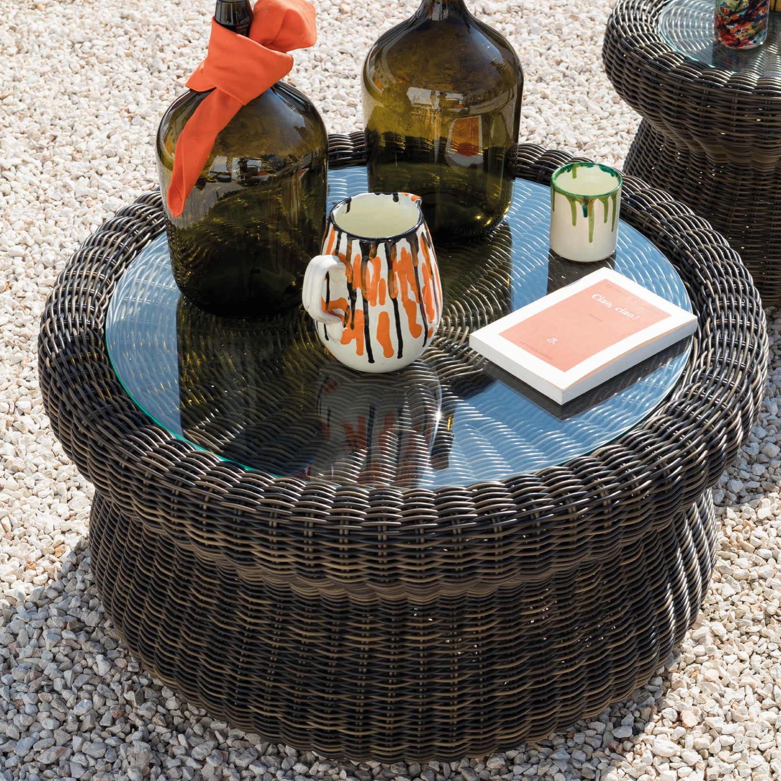 Agora Table (Coffee)-Unopiu-moderndesign.io