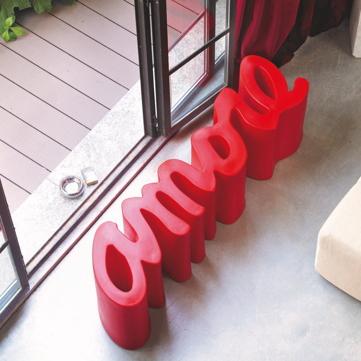Amore Hard Bench-Slide-moderndesign.io