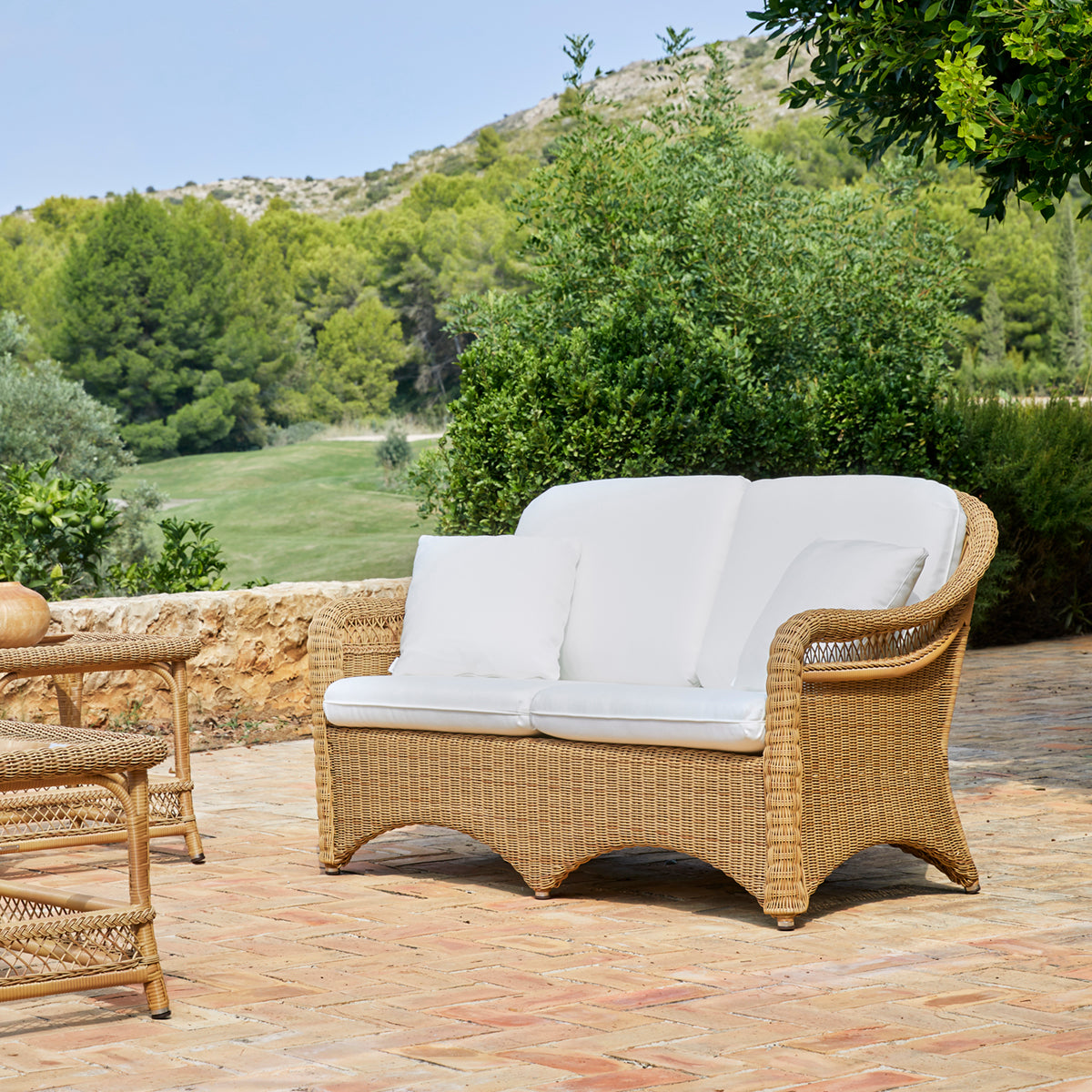 Arena Sofa-Point-moderndesign.io