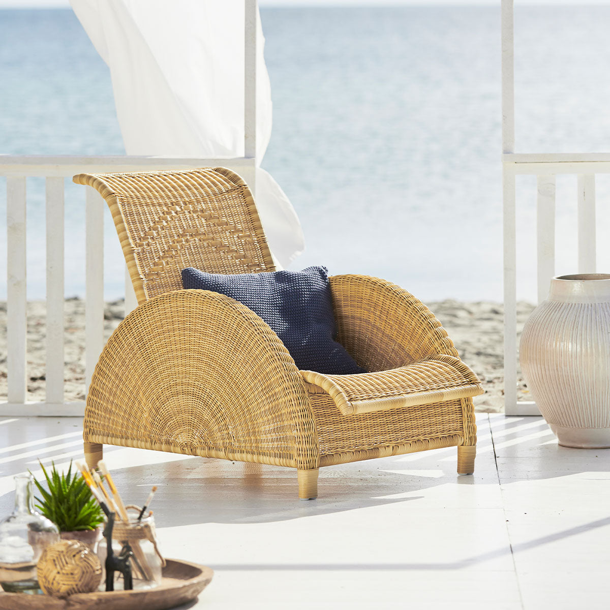 Arne Jacobsen Paris Armchair-Sika Design-moderndesign.io