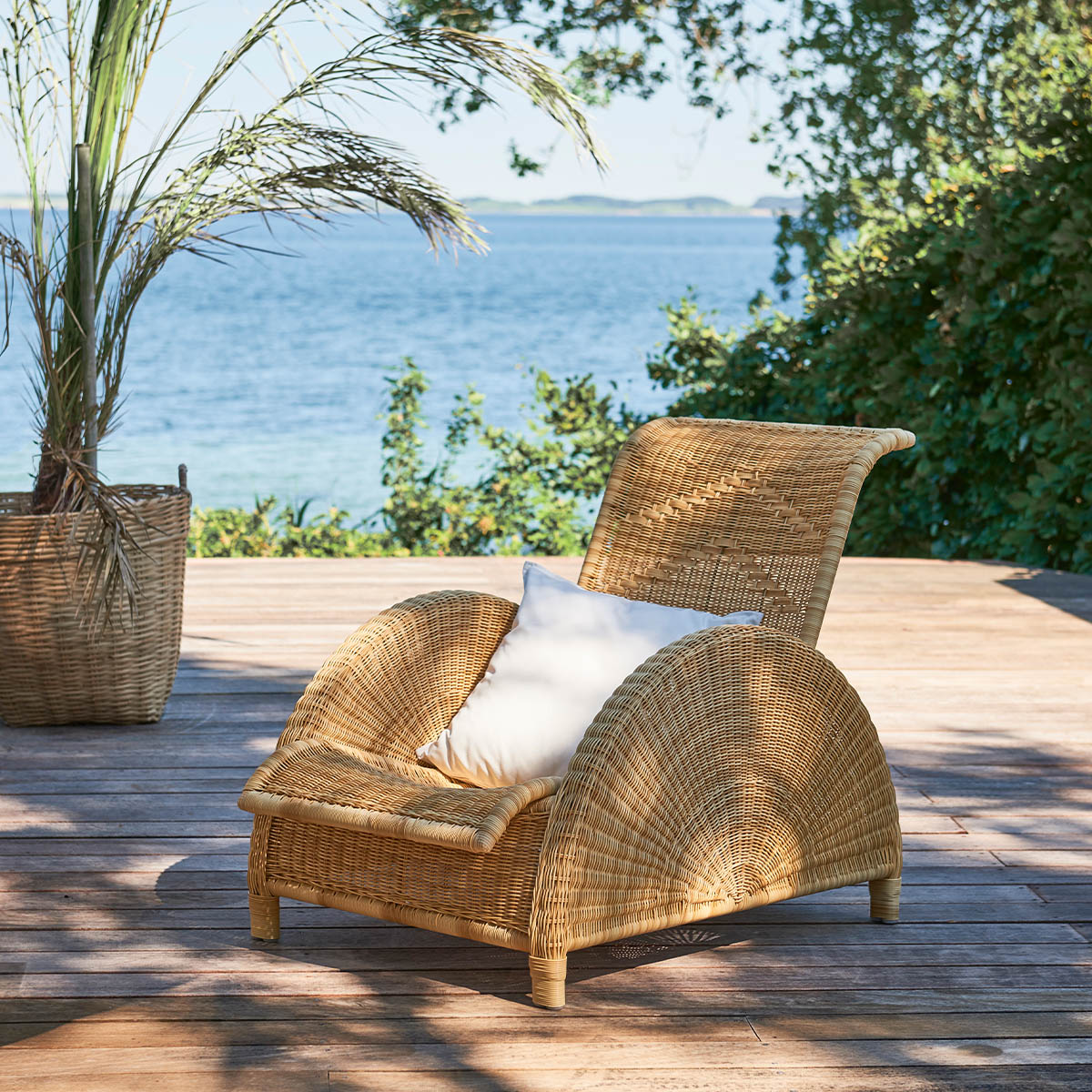 Arne Jacobsen Paris Armchair-Sika Design-moderndesign.io