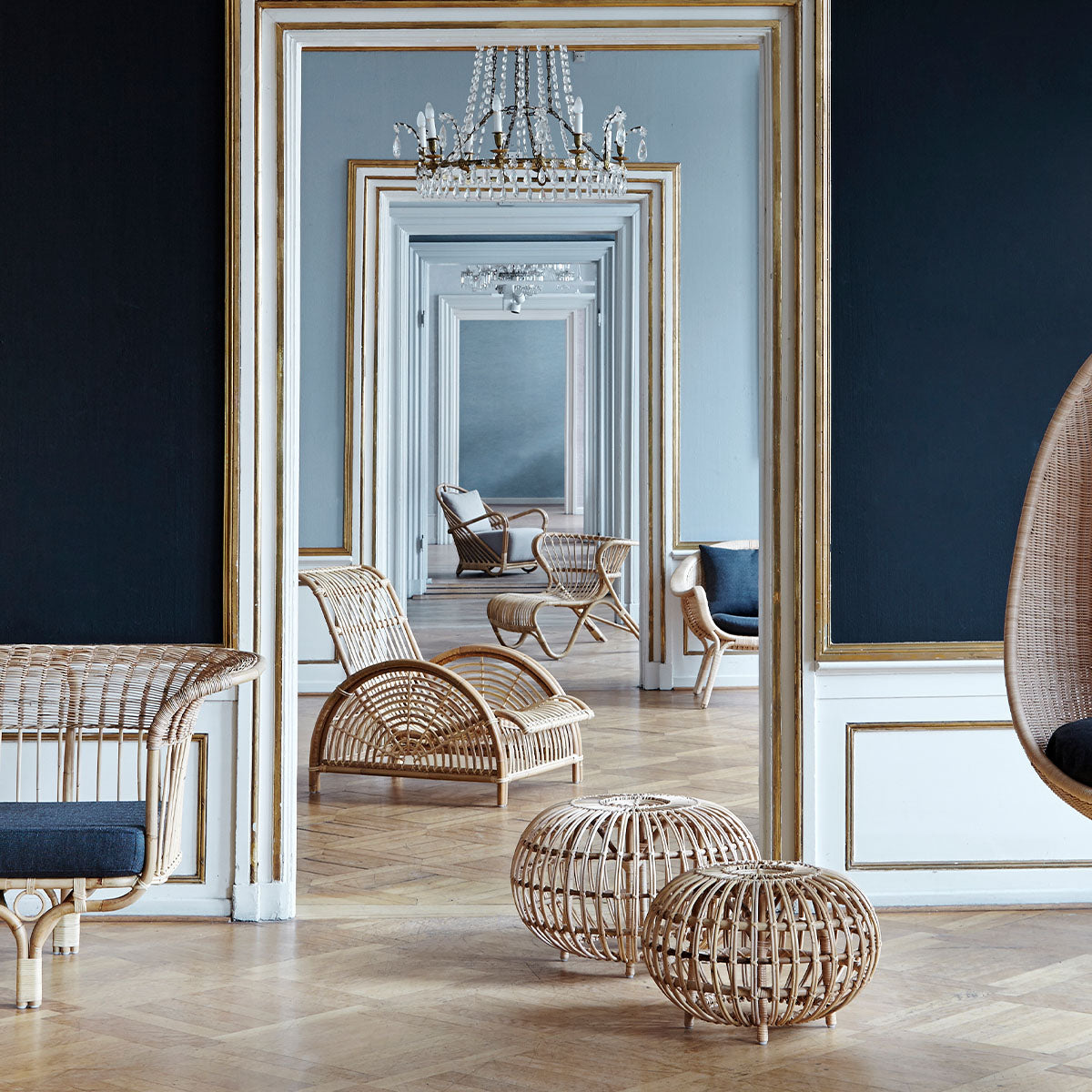 Arne Jacobsen Paris Armchair-Sika Design-moderndesign.io