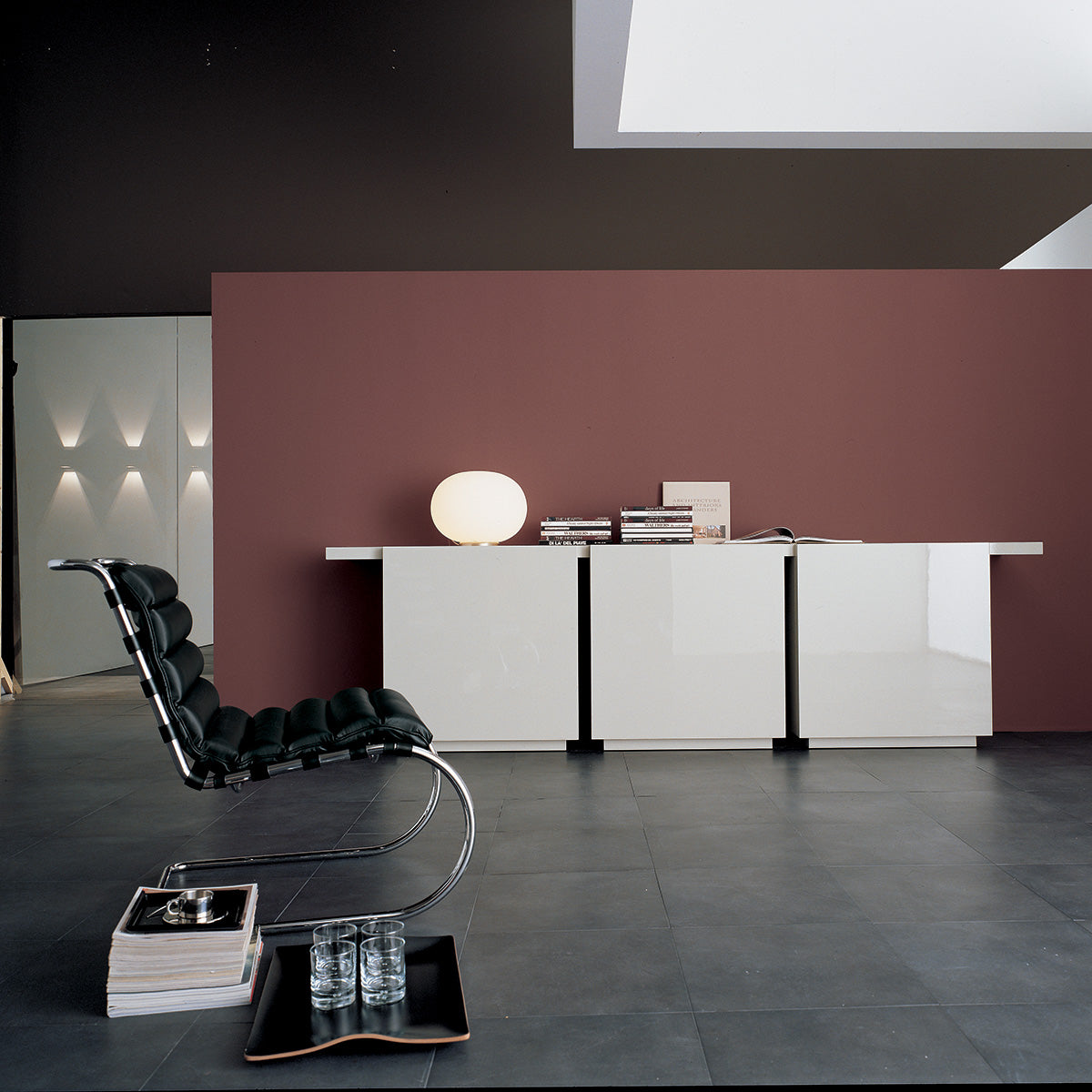 Art 324 Lounge Chair-Alivar-moderndesign.io