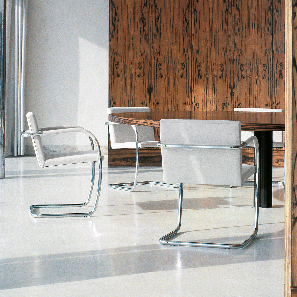 Art 355 Dining Chair (with arms)-Alivar-moderndesign.io