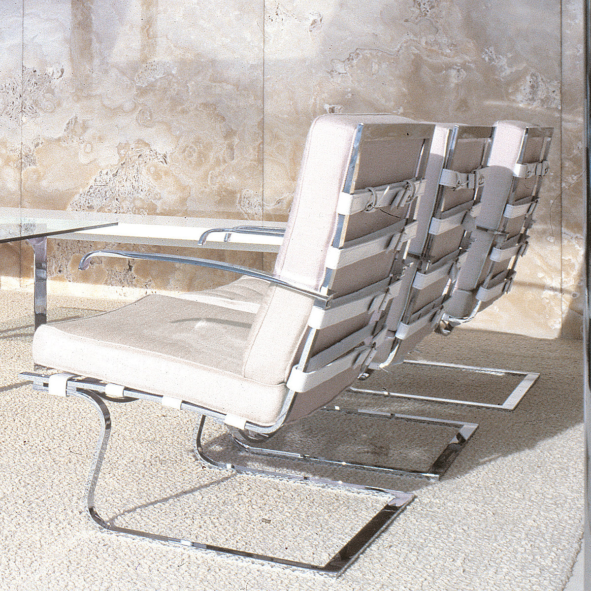 Art 365 Armchair-Alivar-moderndesign.io