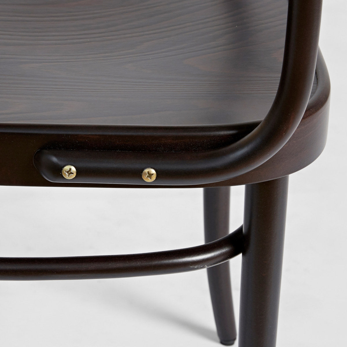 Art 811 Dining Chair (with arms)-Ton-moderndesign.io