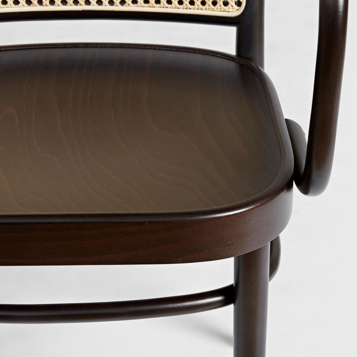 Art 811 Dining Chair (with arms)-Ton-moderndesign.io