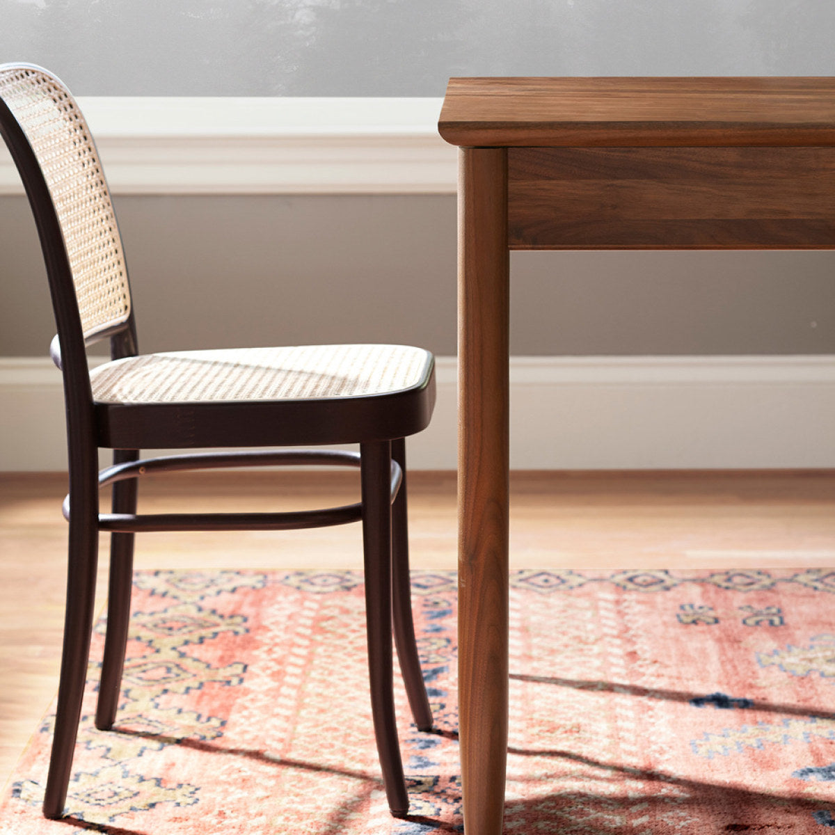 Art 811 Dining Chair (without arms)-Ton-moderndesign.io