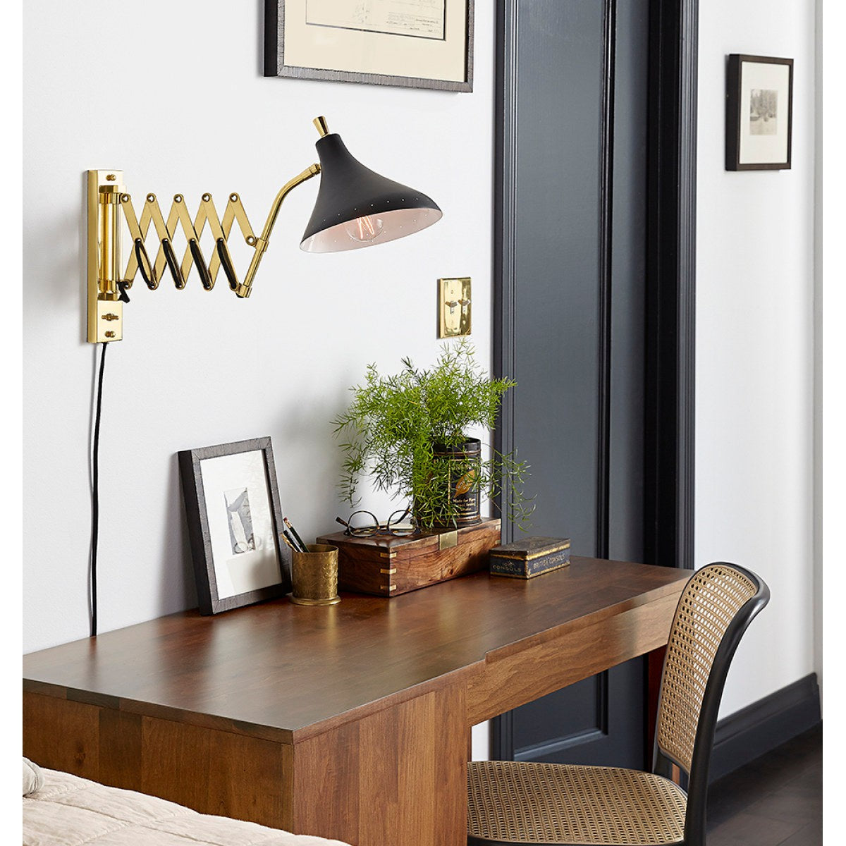Art 811 Dining Chair (without arms)-Ton-moderndesign.io