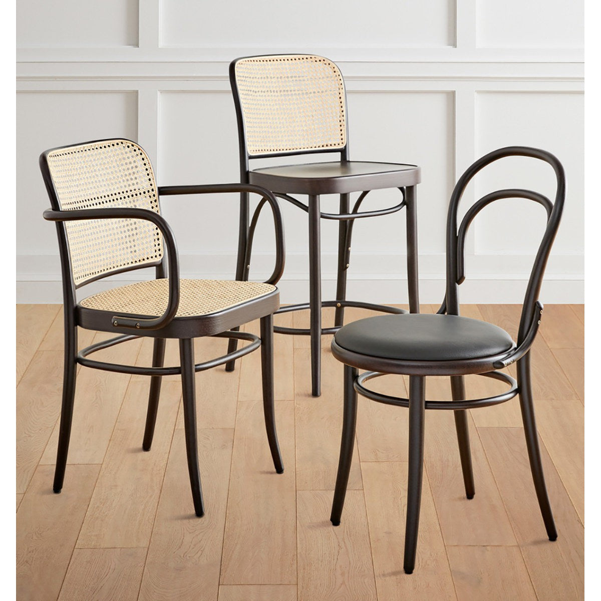 Art 811 Dining Chair (without arms)-Ton-moderndesign.io