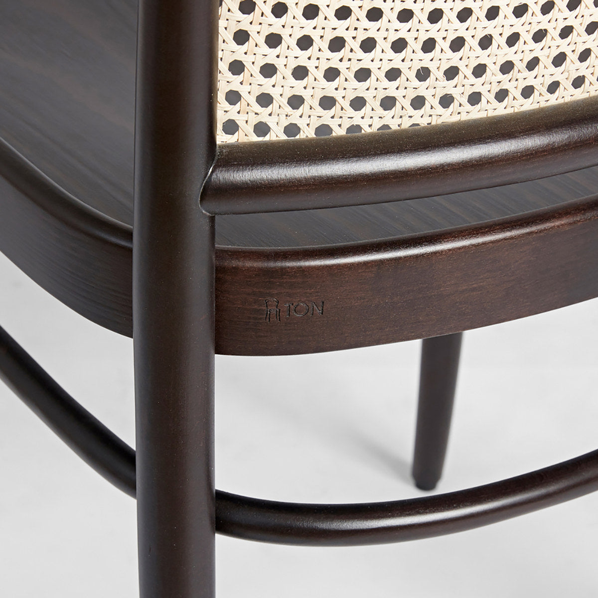 Art 811 Dining Chair (without arms)-Ton-moderndesign.io