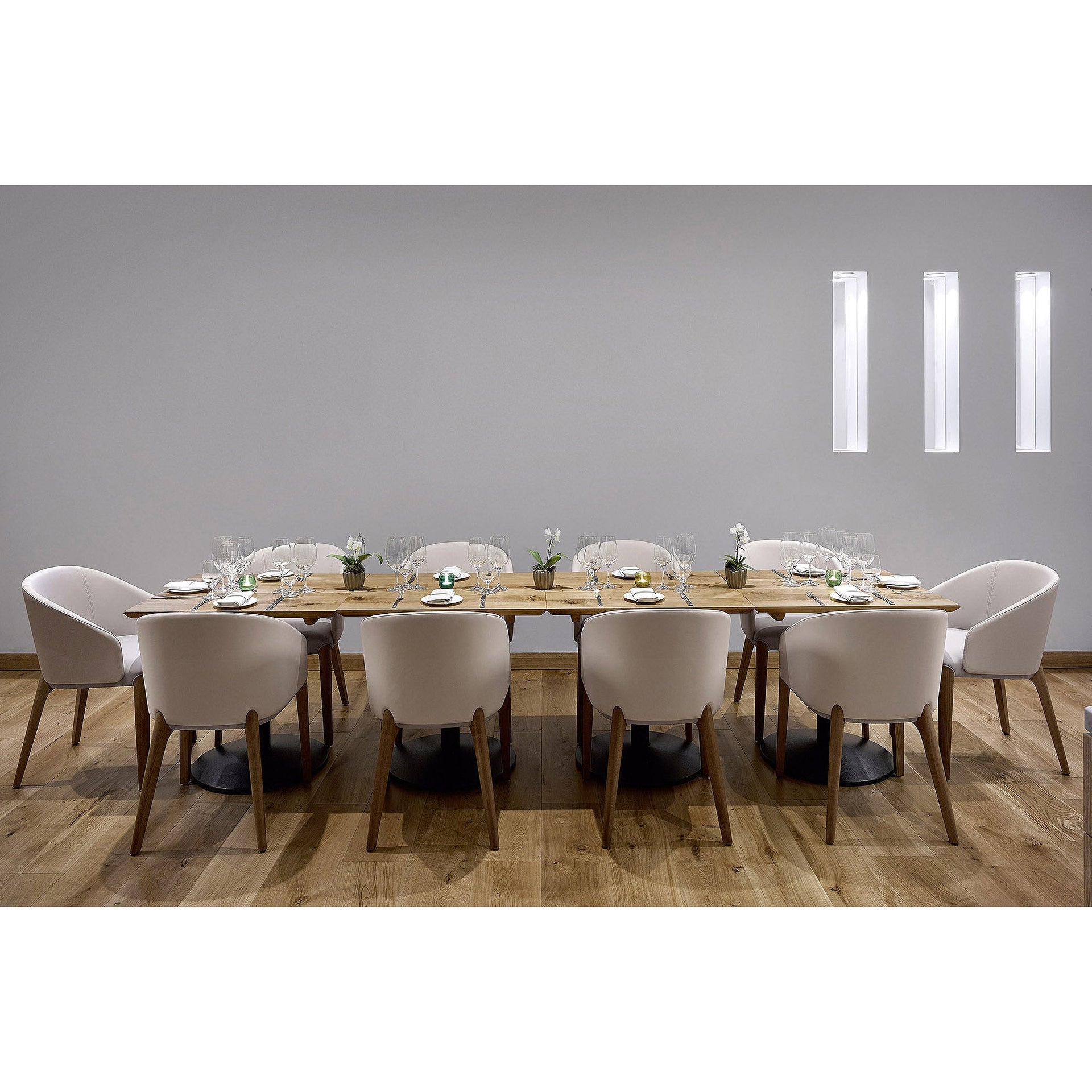 Bellevue 02/102 Dining Chair (with arms)-Very Wood-moderndesign.io