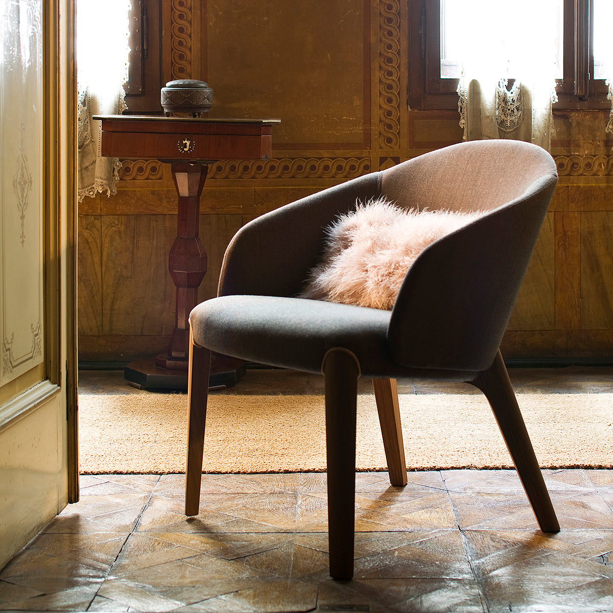 Bellevue 04/104 Armchair-Very Wood-moderndesign.io