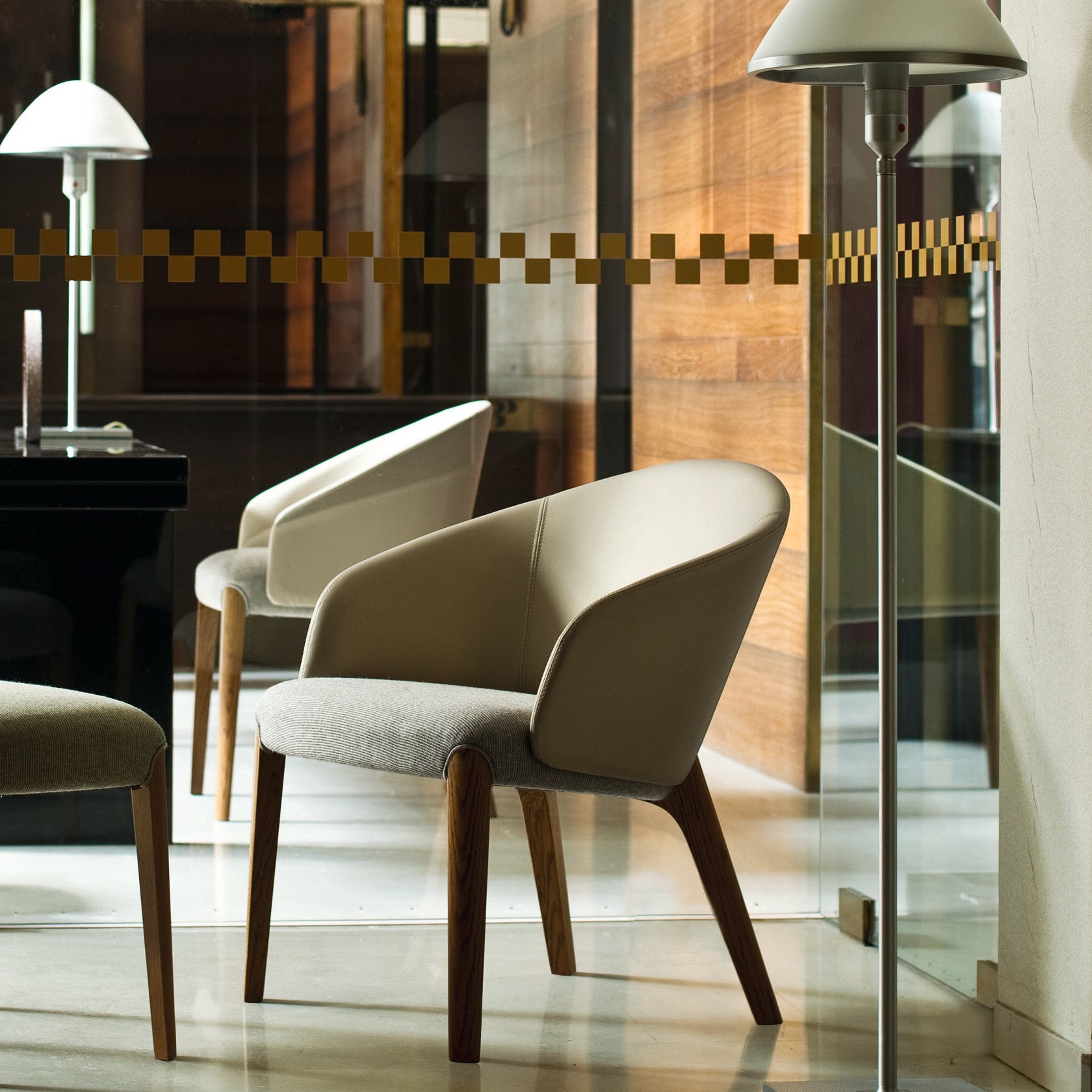 Bellevue 04/104 Armchair-Very Wood-moderndesign.io