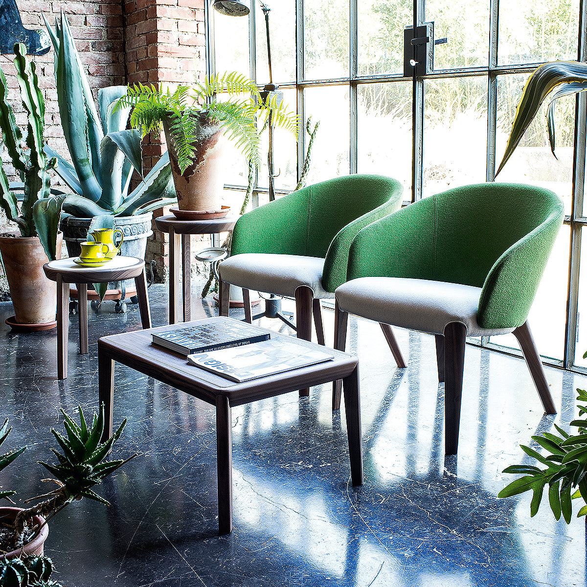 Bellevue 04/104 Armchair-Very Wood-moderndesign.io