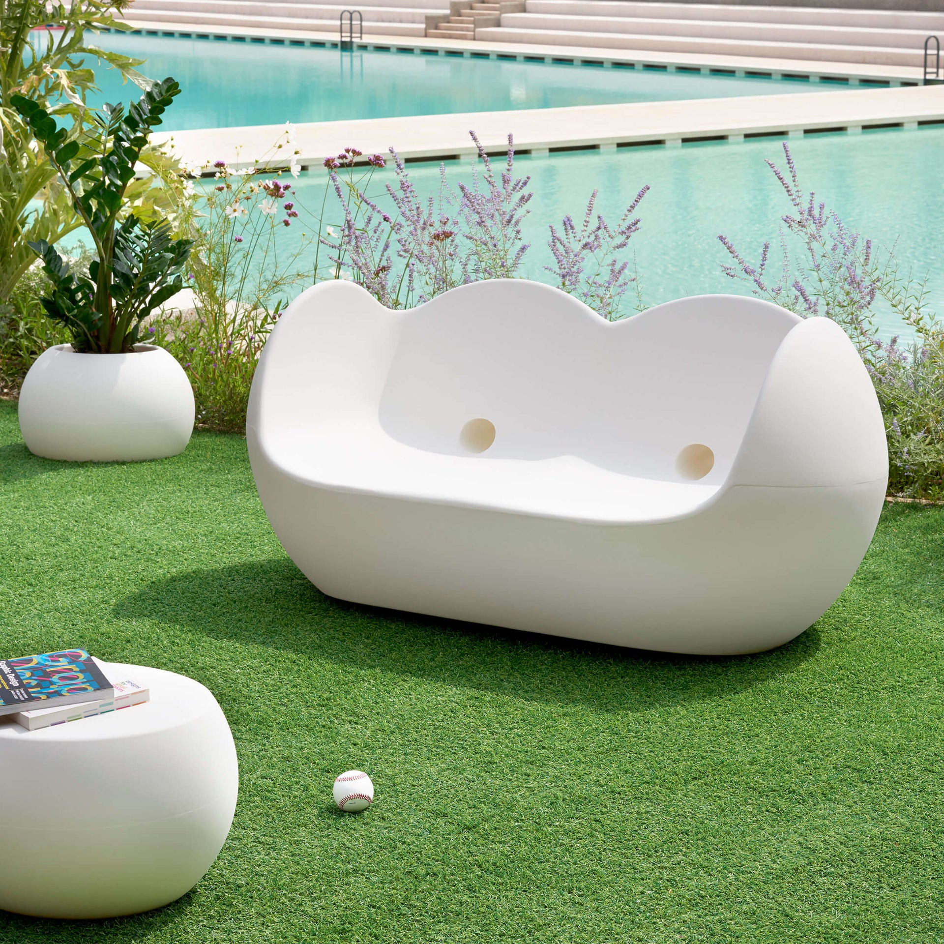 Blossy Sofa-Slide-moderndesign.io