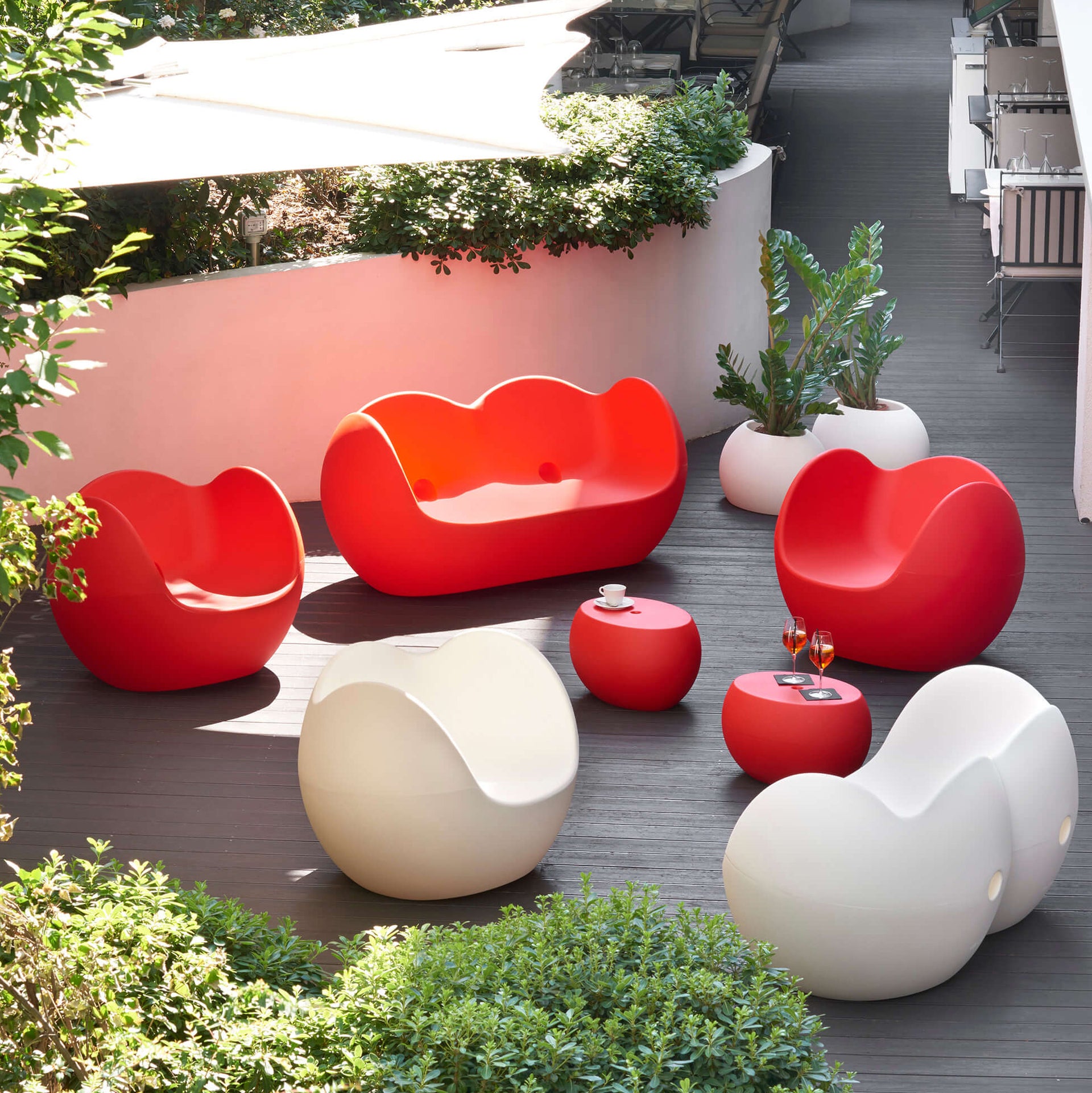 Blossy Sofa-Slide-moderndesign.io