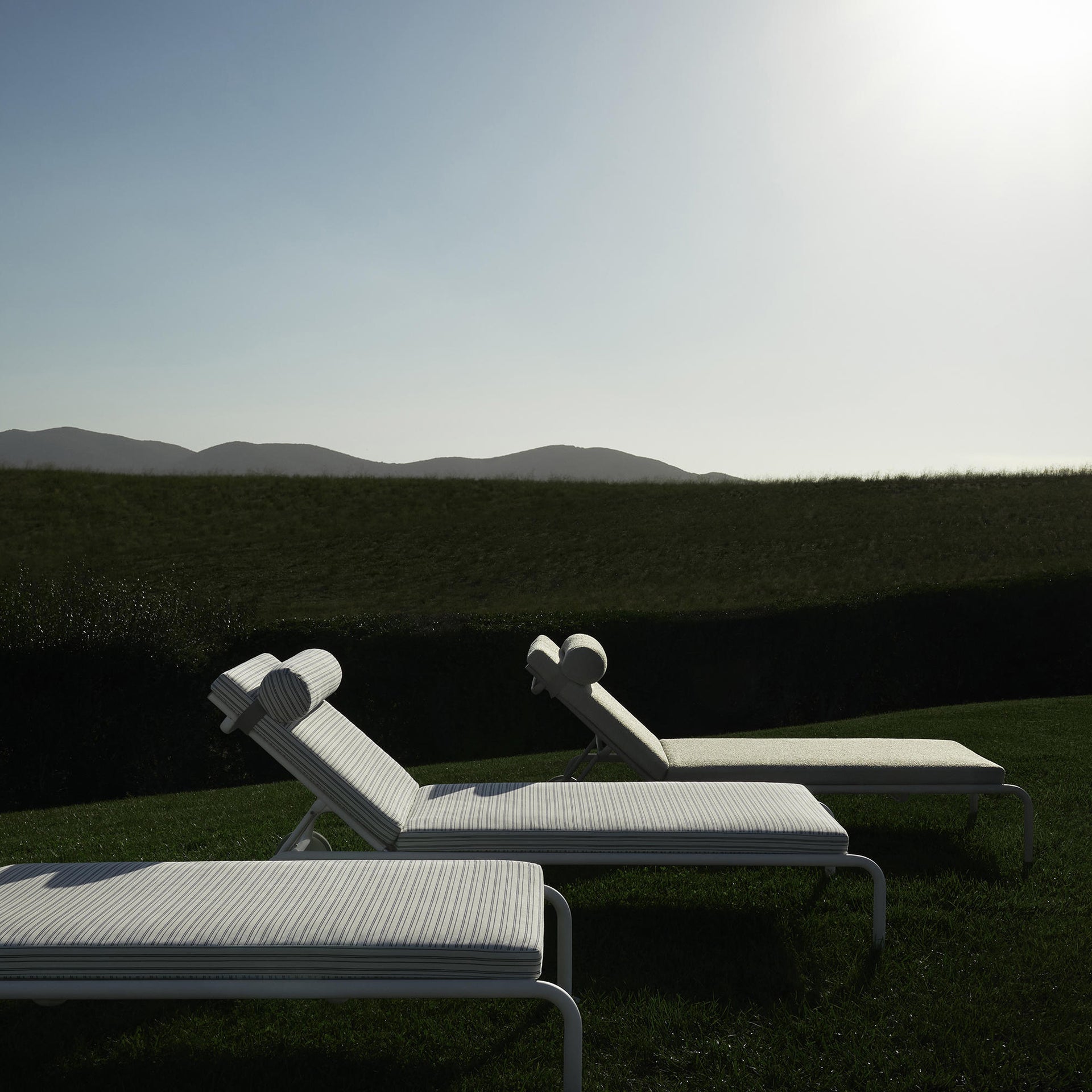 Borea Sunlounger-B&B Italia-moderndesign.io