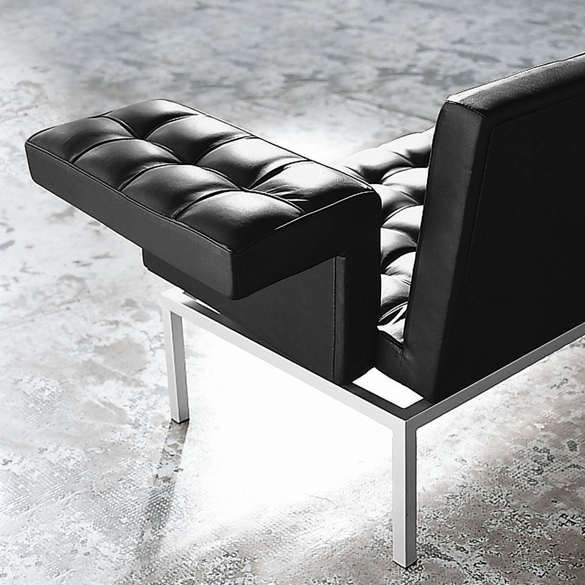 Boss Armchair-Alivar-moderndesign.io