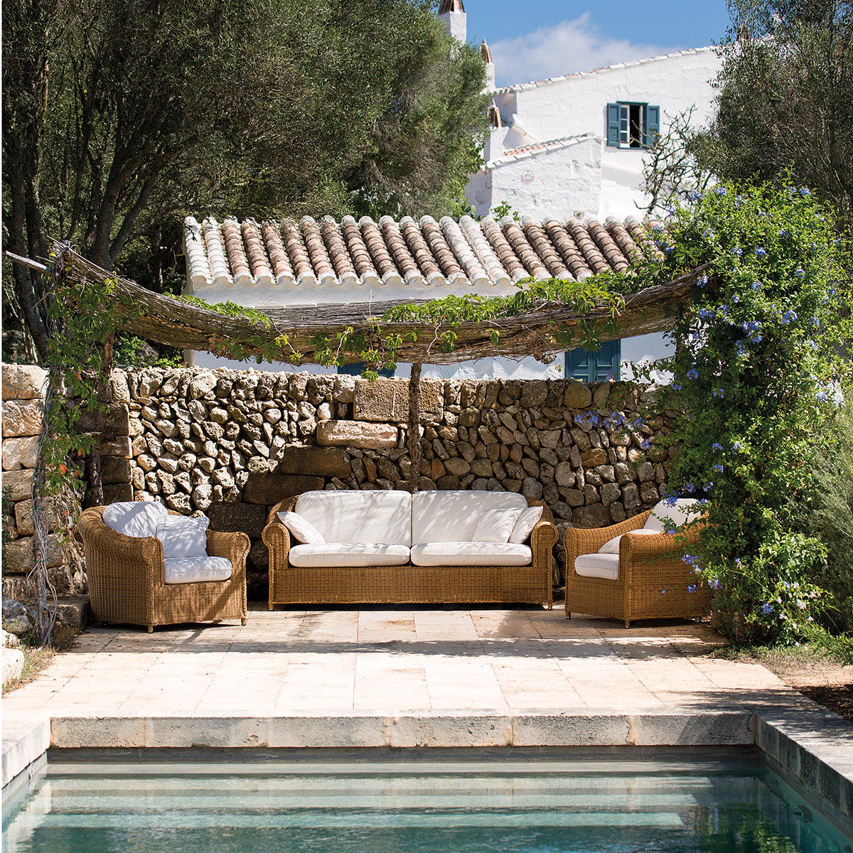 Brumas Sofa-Point-moderndesign.io