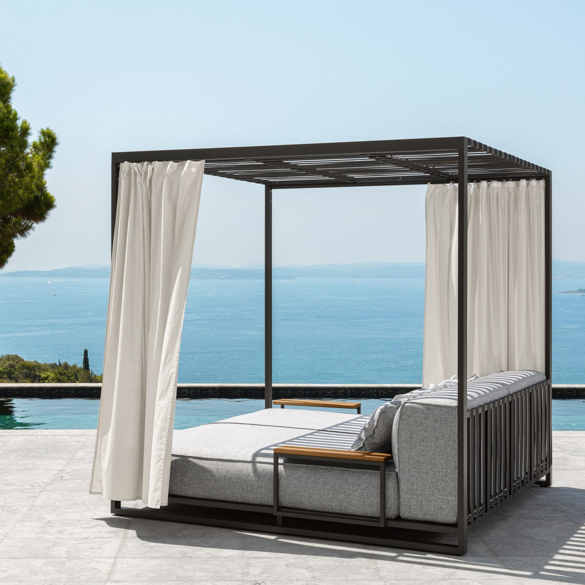 Casilda Daybed-Talenti-moderndesign.io