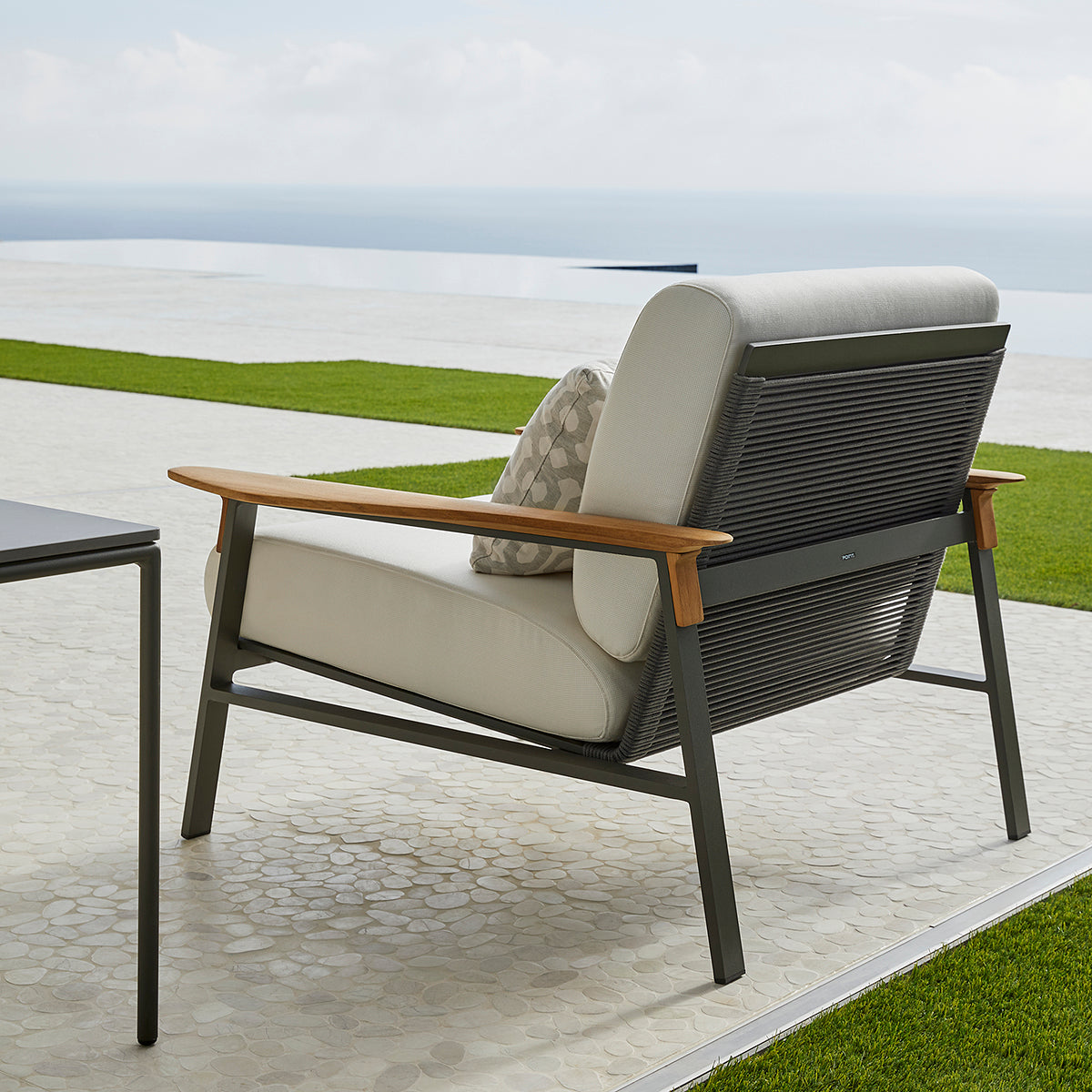 City Armchair-Point-moderndesign.io