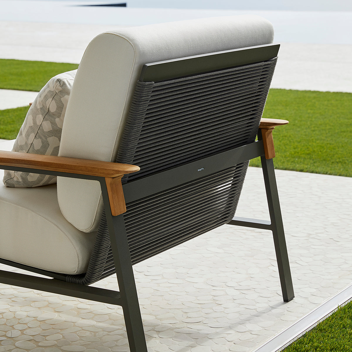 City Armchair-Point-moderndesign.io