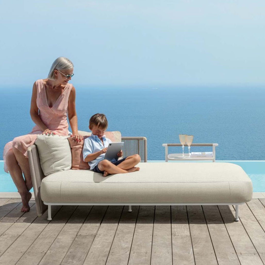 Coral Table (Side/Night)-Talenti-moderndesign.io