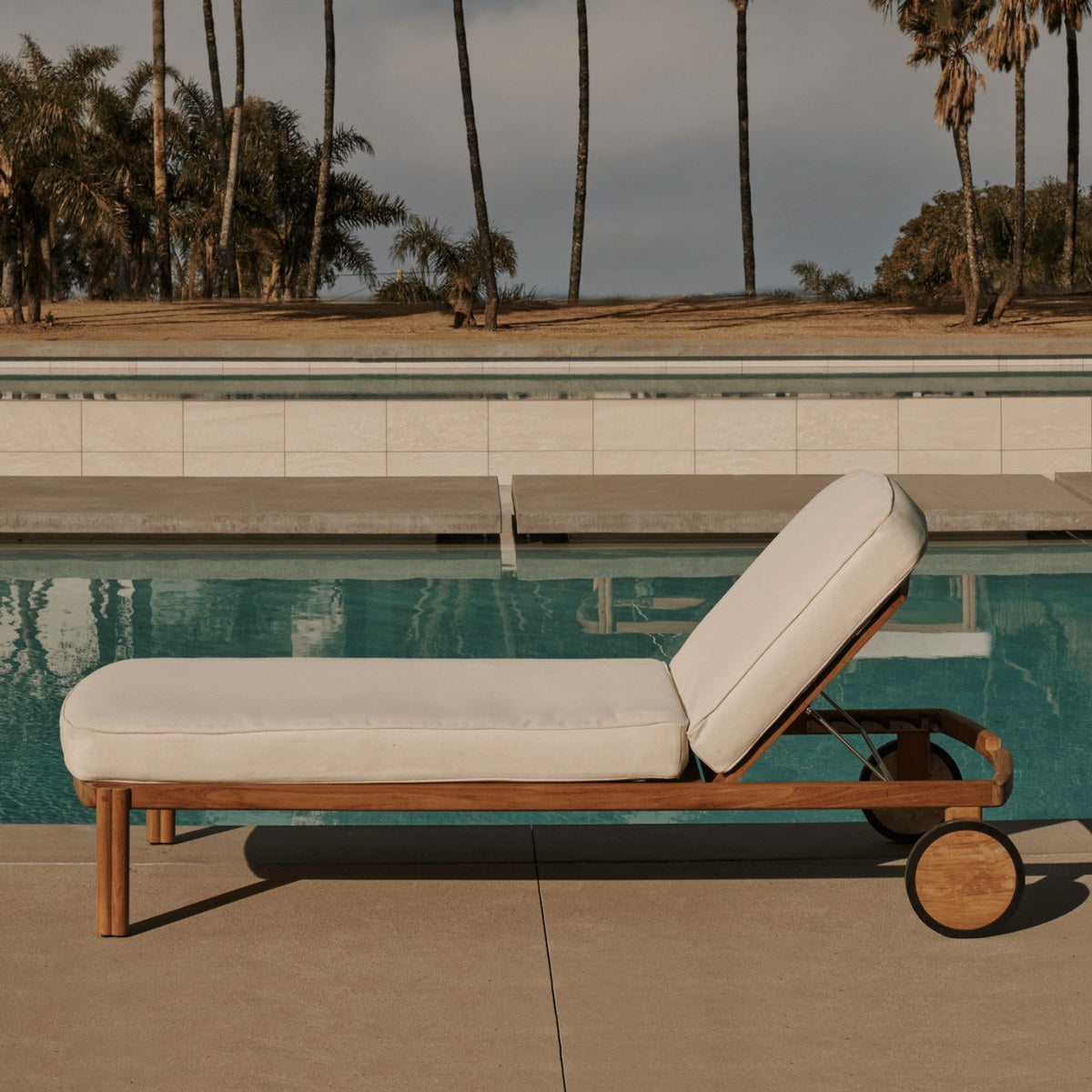 Cove Sunlounger-Harbour Outdoor-moderndesign.io
