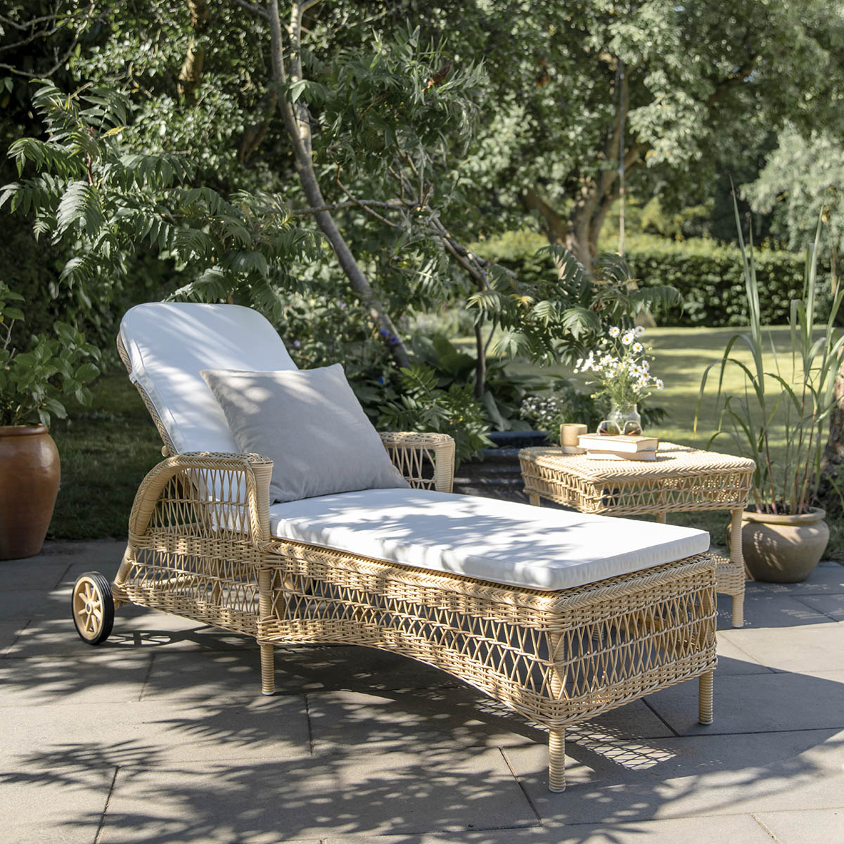 Daisy Sunlounger-Sika Design-moderndesign.io