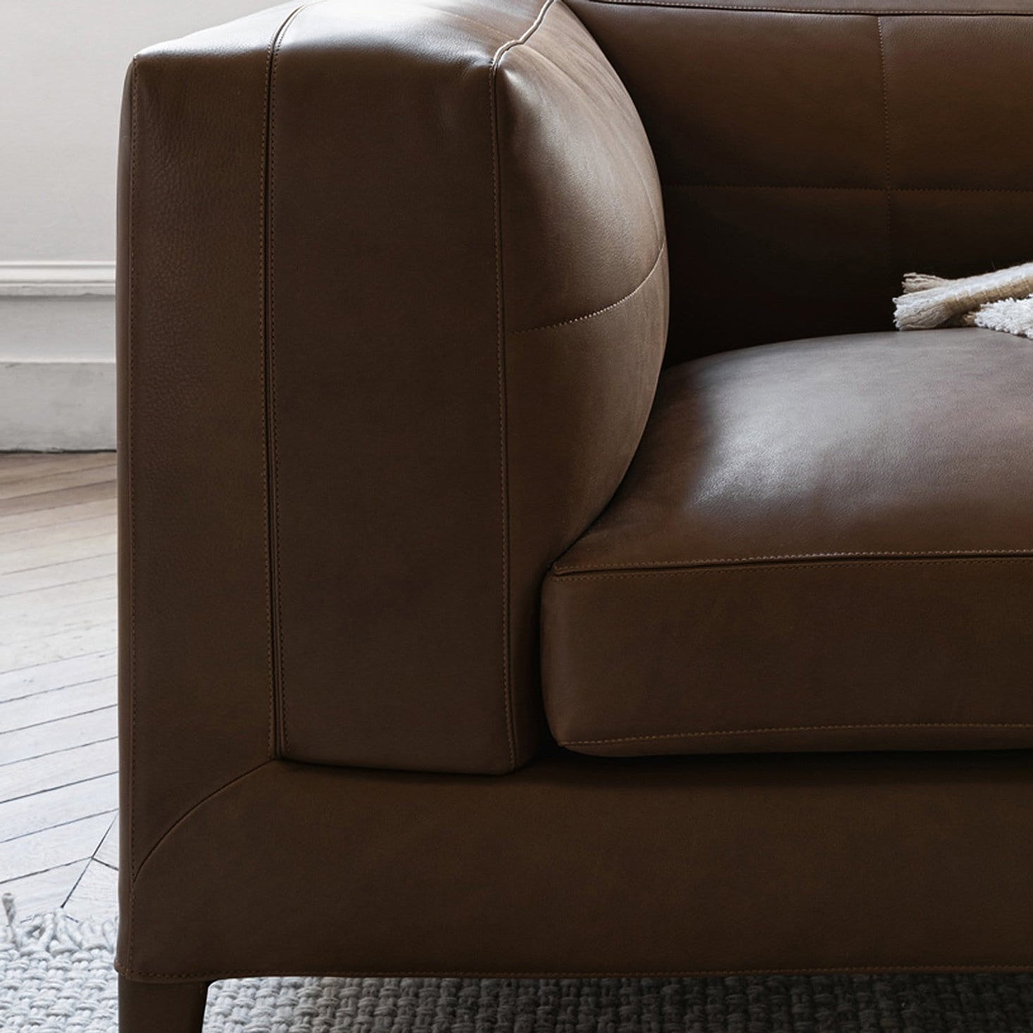 Dives Soft Sofa-Maxalto-moderndesign.io