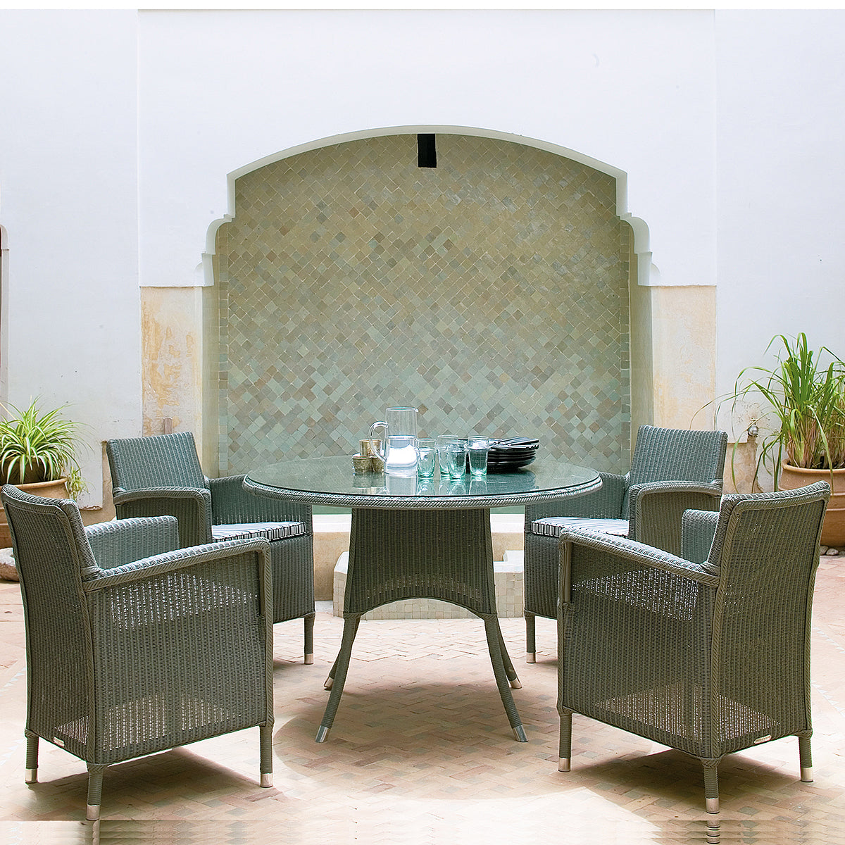 Dovile Dining Chair (with arms)-Vincent Sheppard-moderndesign.io
