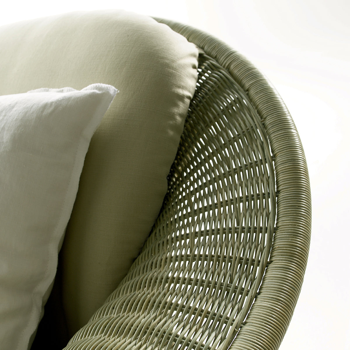 Enea Armchair-Bonacina 1889-moderndesign.io