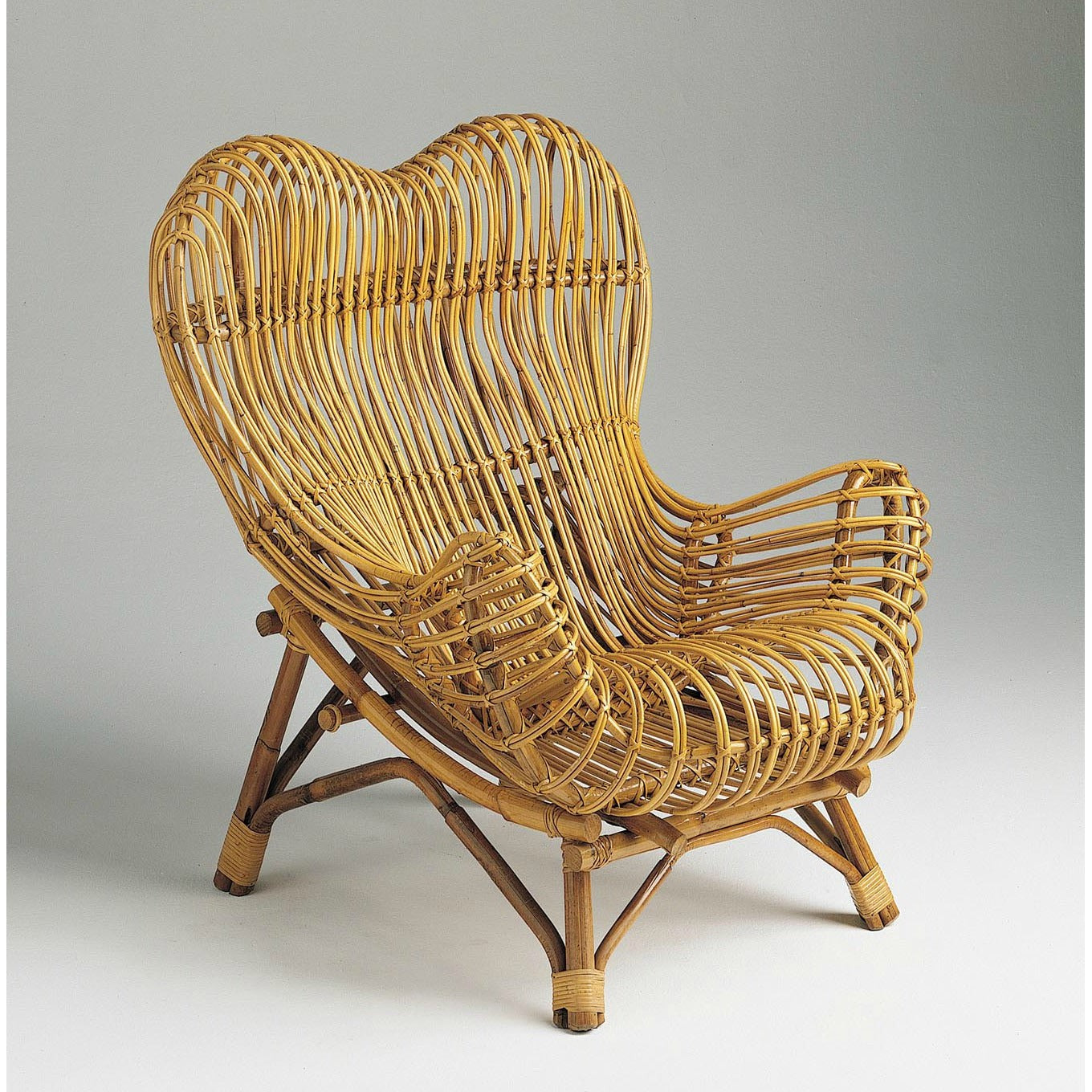 Gala Armchair-Bonacina 1889-moderndesign.io