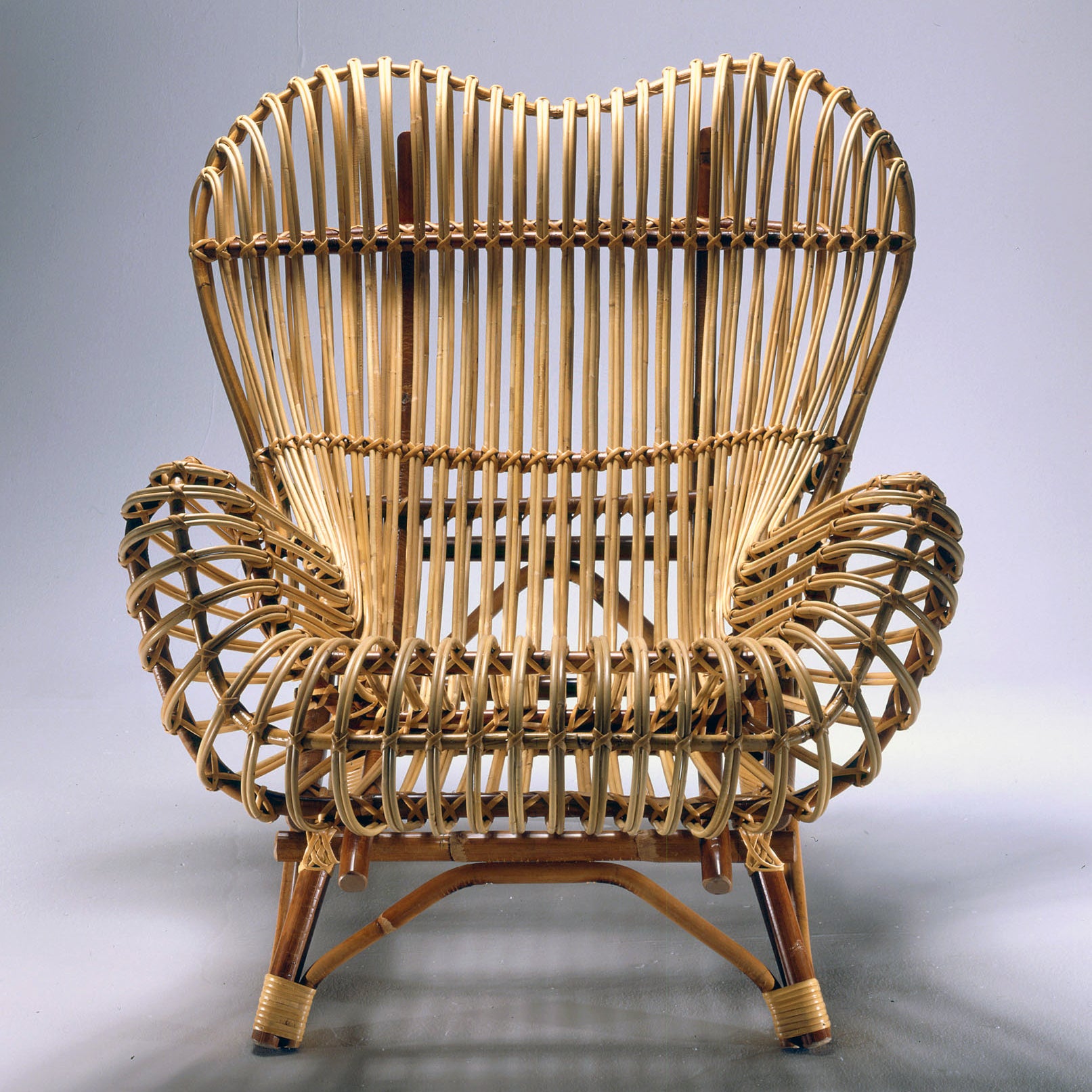 Gala Armchair-Bonacina 1889-moderndesign.io