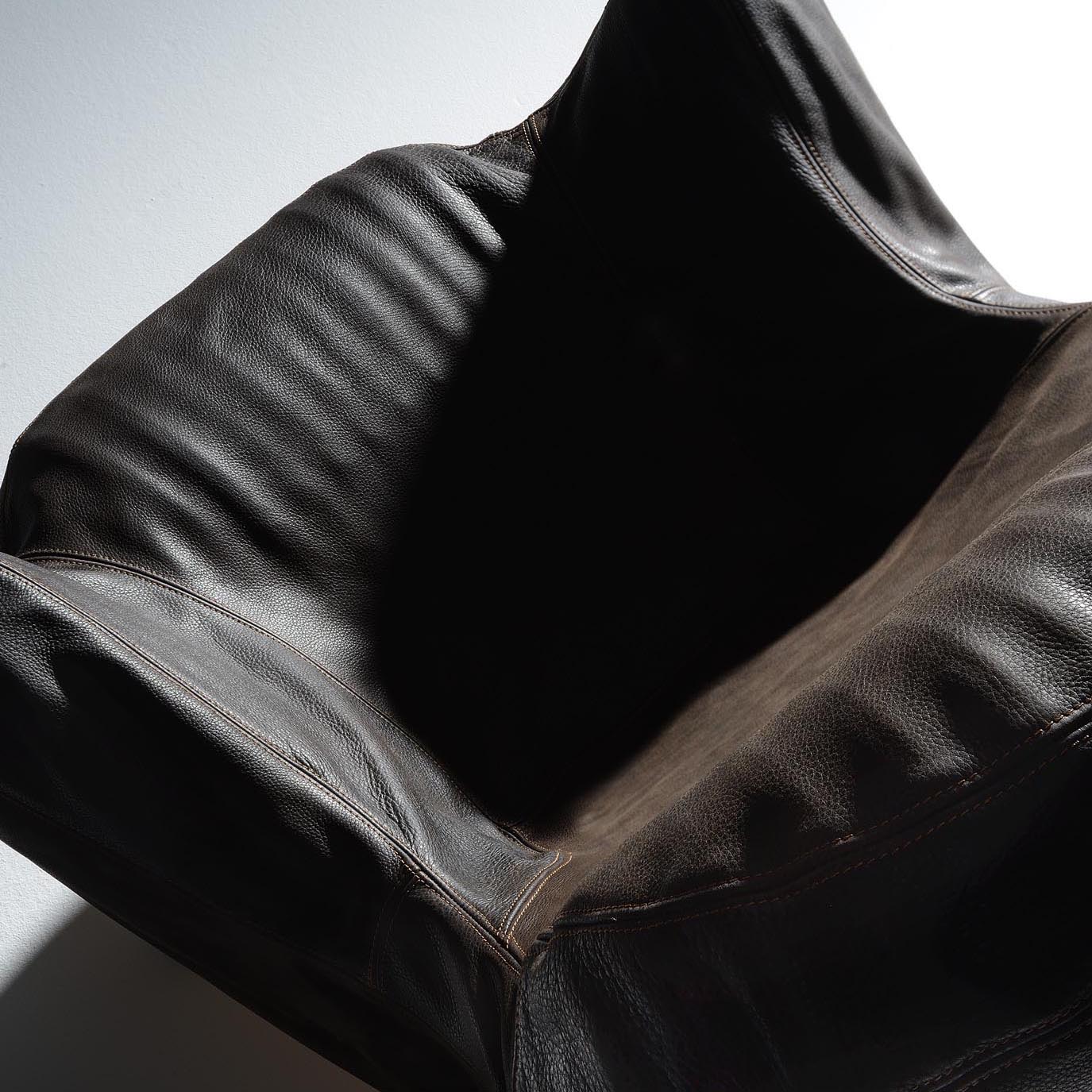 Gala Armchair-Bonacina 1889-moderndesign.io