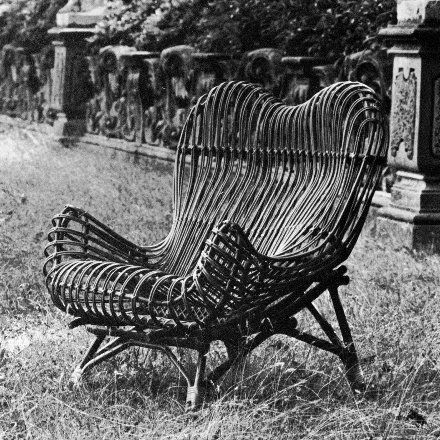 Gala Armchair-Bonacina 1889-moderndesign.io