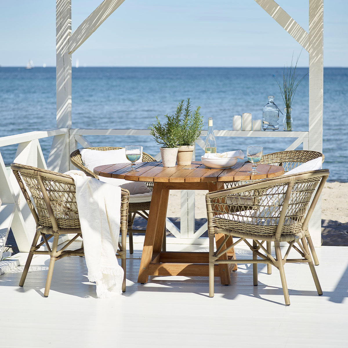 George Dining Table (Round)-Sika Design-moderndesign.io
