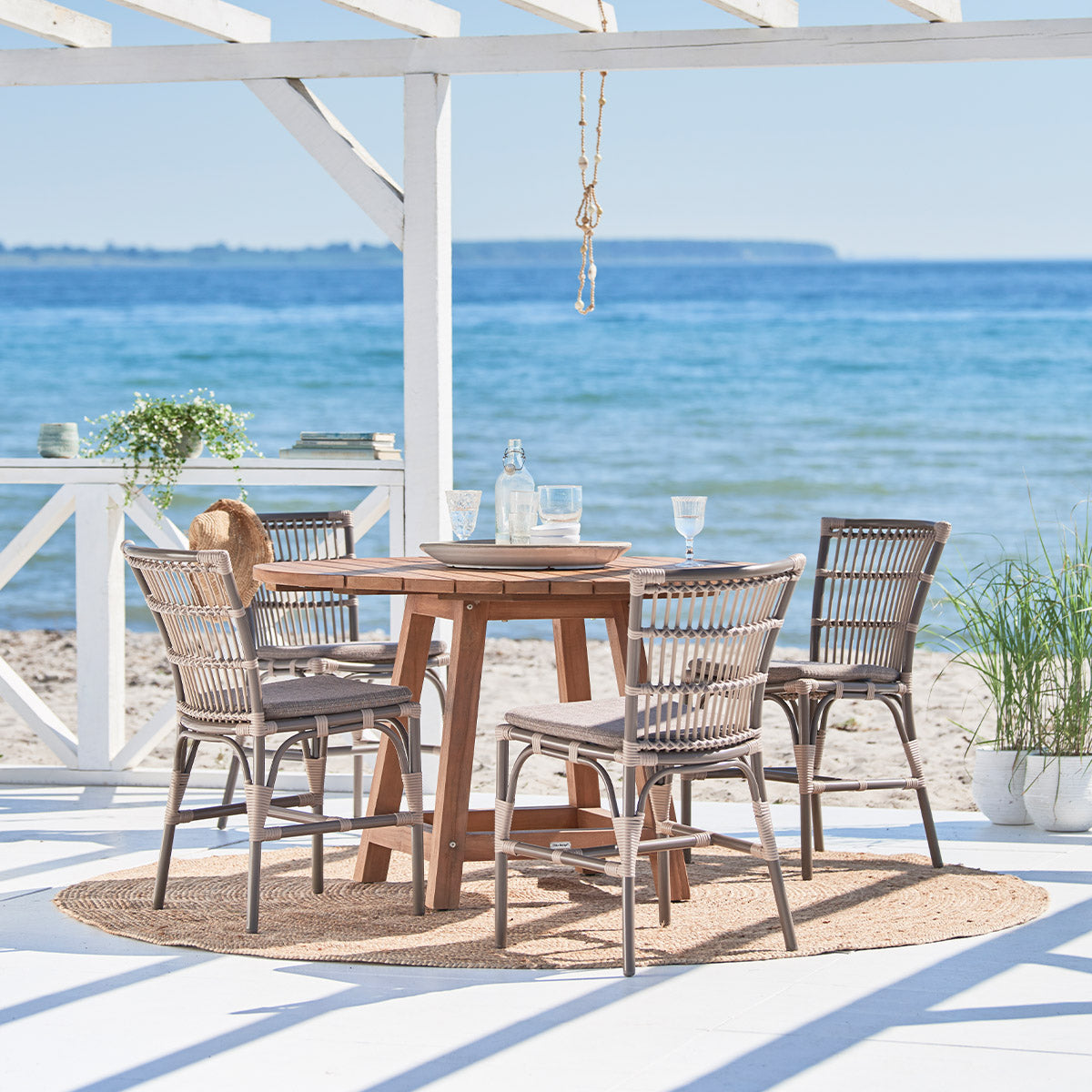 George Dining Table (Round)-Sika Design-moderndesign.io