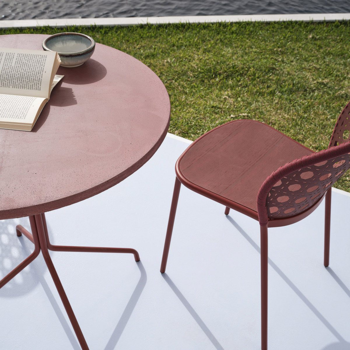 Brise 38 Dining Table (Round)-Gervasoni-moderndesign.io