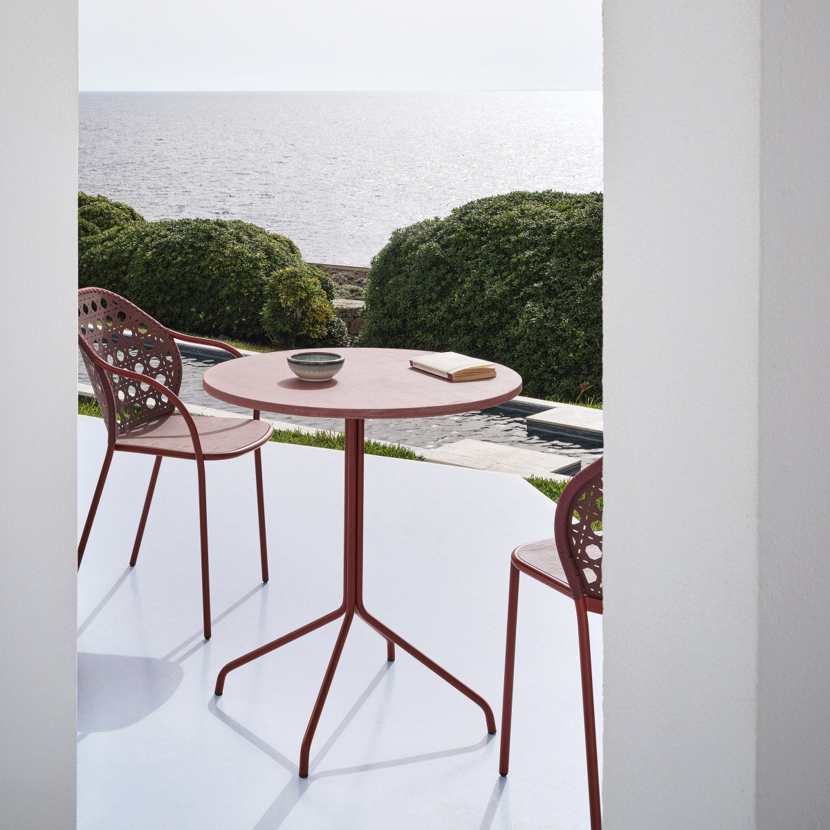 Brise 38 Dining Table (Round)-Gervasoni-moderndesign.io